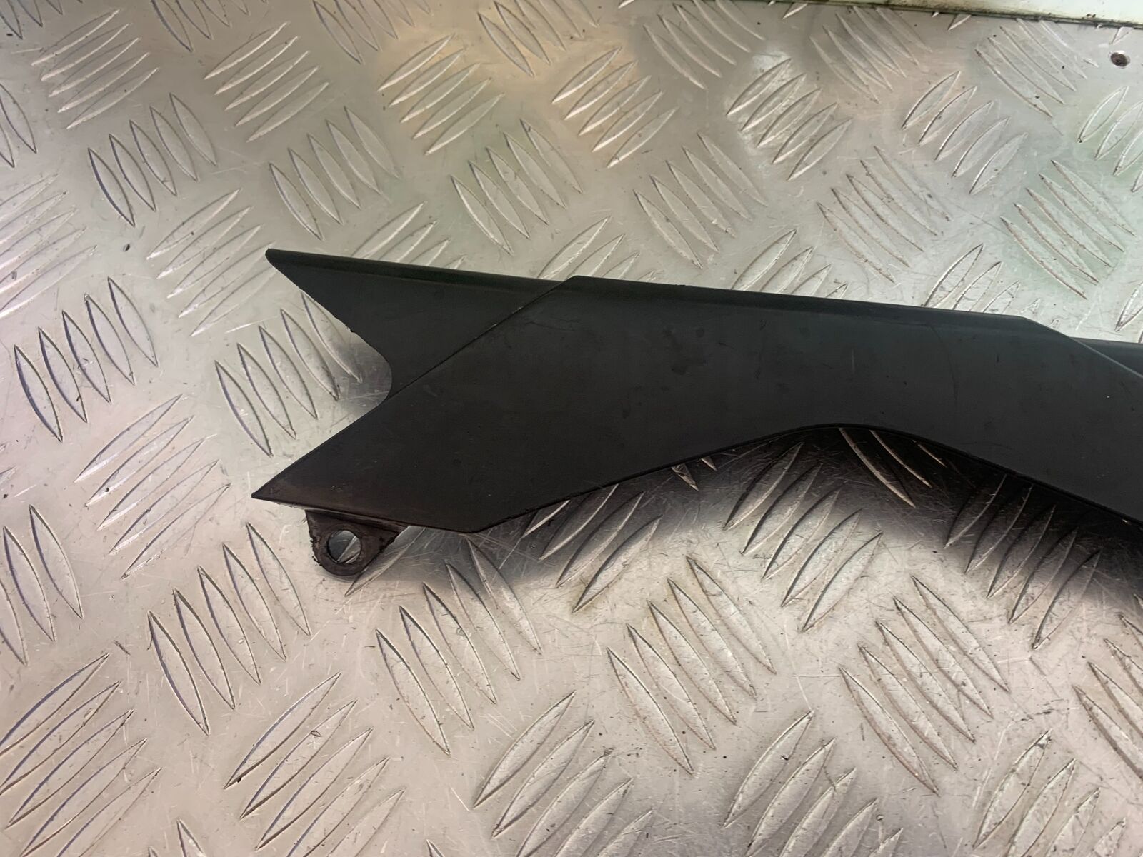 YAMAHA XJ6 XJ6-S CHAIN GUARD  YEAR 2009-2015  (CMB1070)