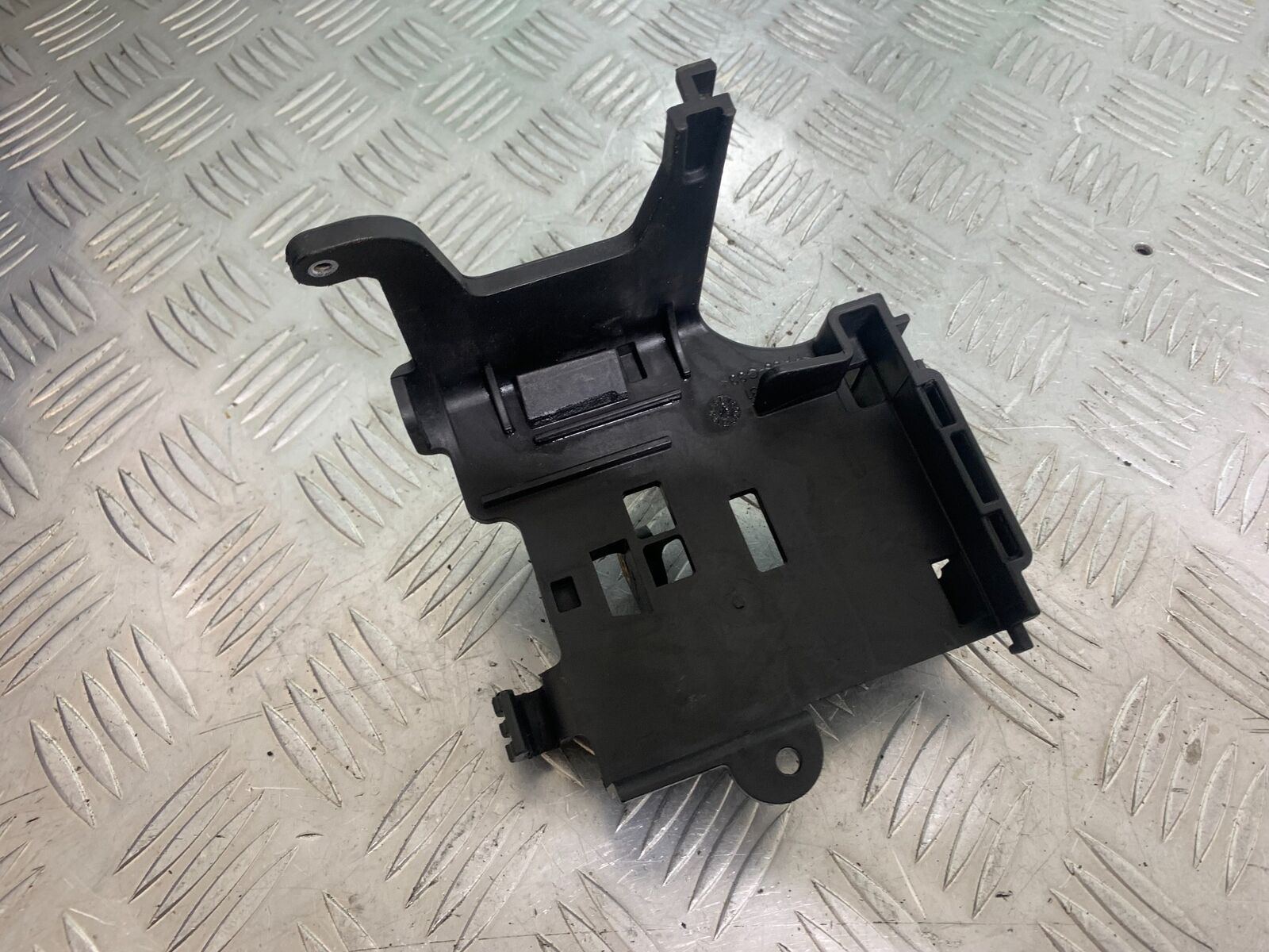 HARLEY DAVIDSON XL883 N IROD BATTERY BOX  YEAR 2020  (CMB1116)