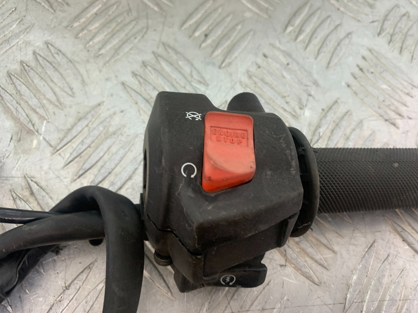 HONDA CBR600 CBR 600 RR RIGHT SWITCH GEAR  YEAR 2003-2004 CMB1173)