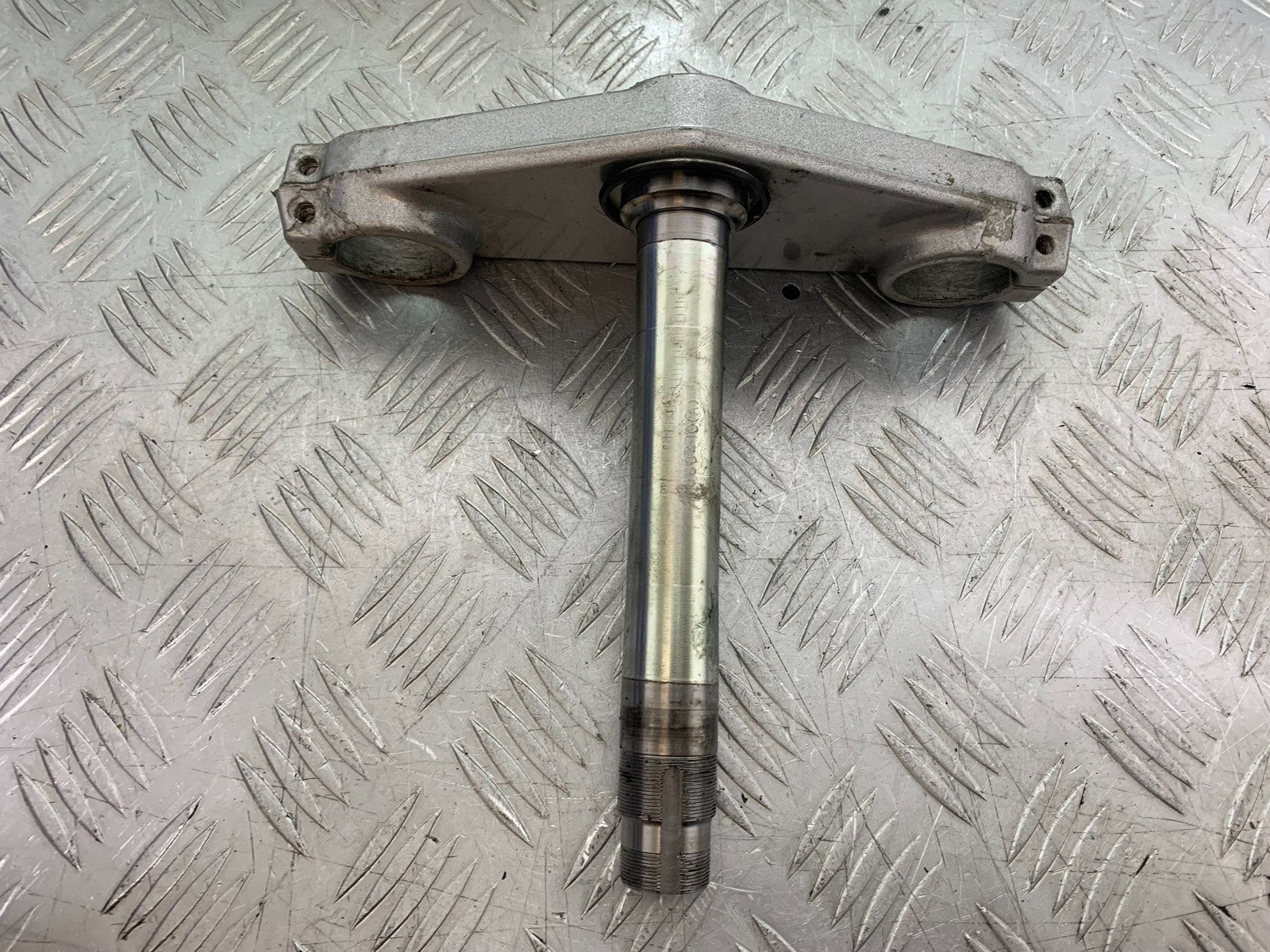 TRIUMPH 1050 SPRINT ST BOTTOM YOKE 2003-2011 (CMB1285)
