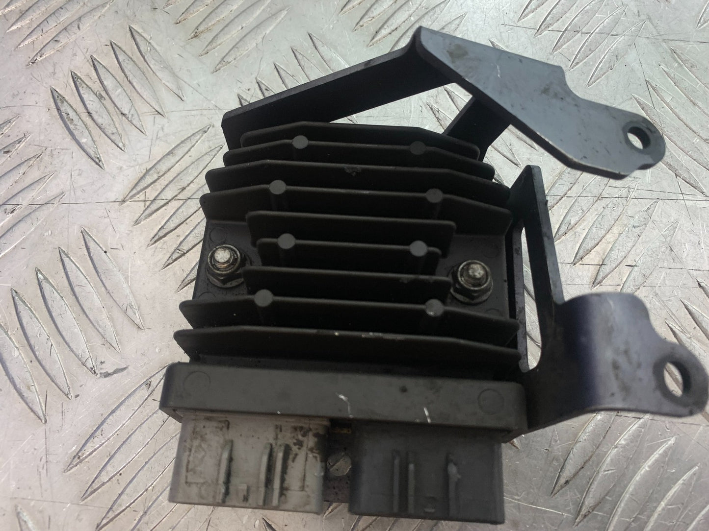 TRIUMPH 675 STREET TRIPLE REGULATOR   2013-2016 (CMB1186)