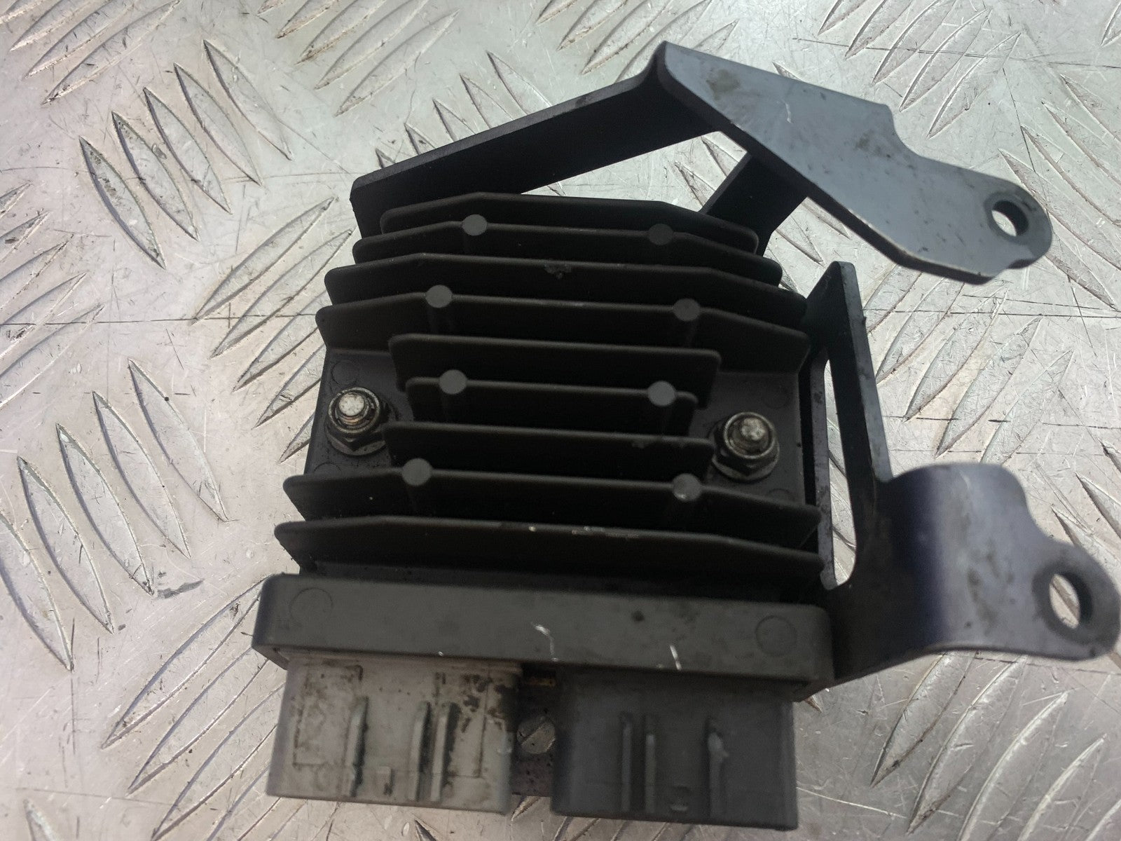 TRIUMPH 675 STREET TRIPLE REGULATOR   2013-2016 (CMB1186)