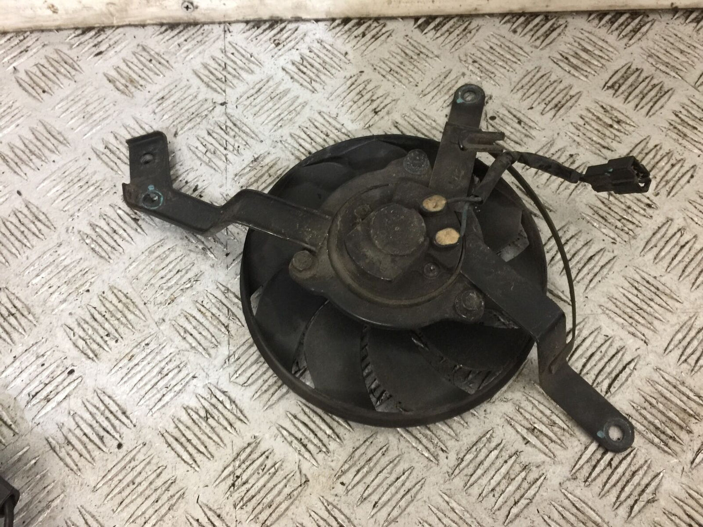TRIUMPH 675 STREET TRIPLE RADIATOR FAN  YEAR 2016 (STOCK 812)