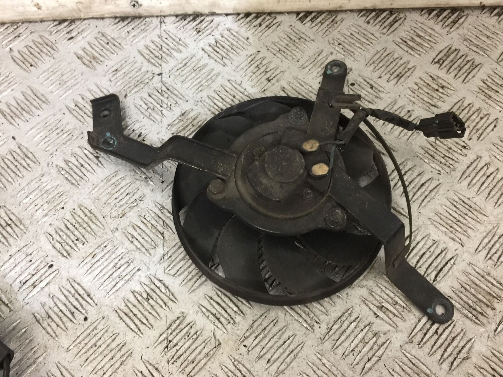 TRIUMPH 675 STREET TRIPLE RADIATOR FAN  YEAR 2016 (STOCK 812)