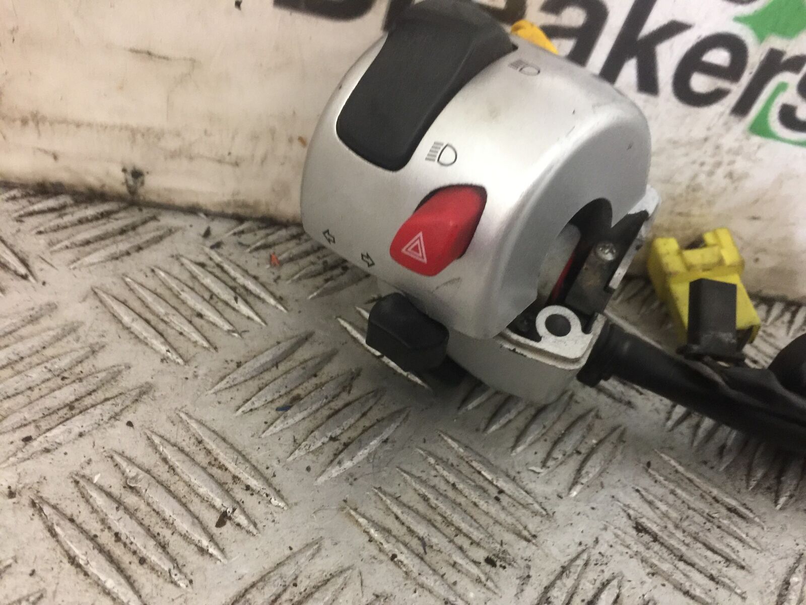 SUZUKI VLR1800 VLR 1800 LEFT SWITCH GEAR   YEAR 2010 (STOCK 815)