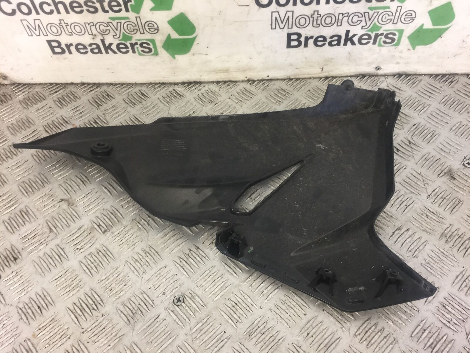 KAWASAKI NINJA 250 SL BX250 RIGHT BELLYPAN YEAR 2017 (STOCK 479)