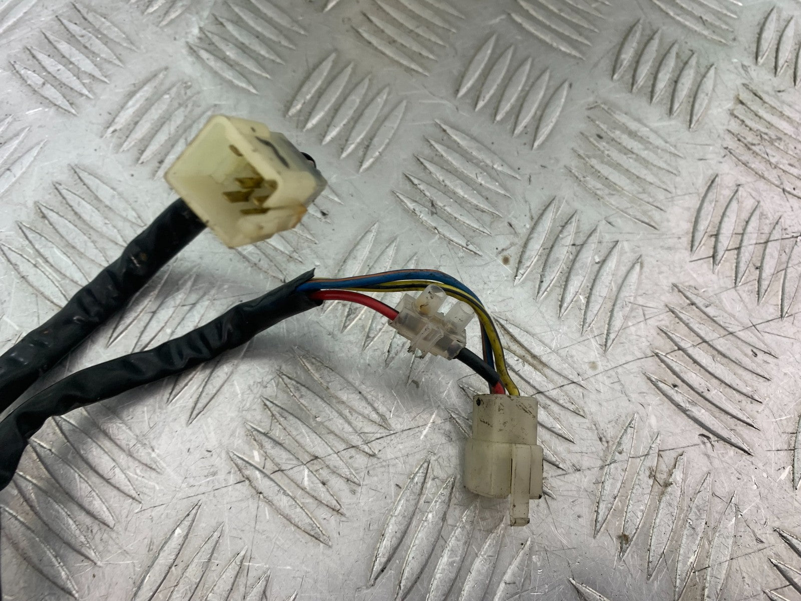 HONDA NTV 600 REVERE FUSE BOX  YEAR 1988-1996  (CMB1281)