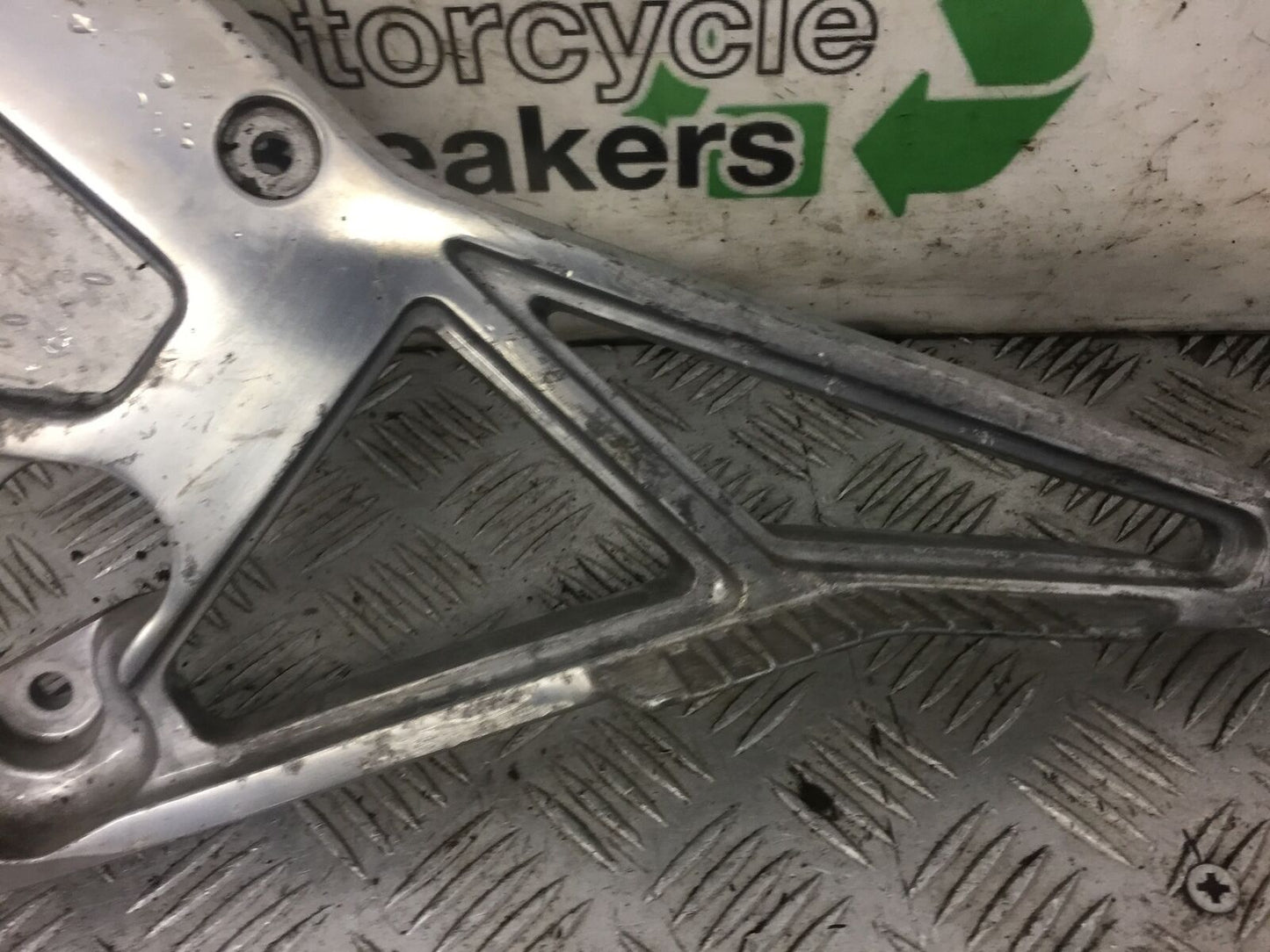 YAMAHA FJ1200 FJ 1200 3XW FRONT LEFT HANGER  YEAR 1991 (STOCK 482)