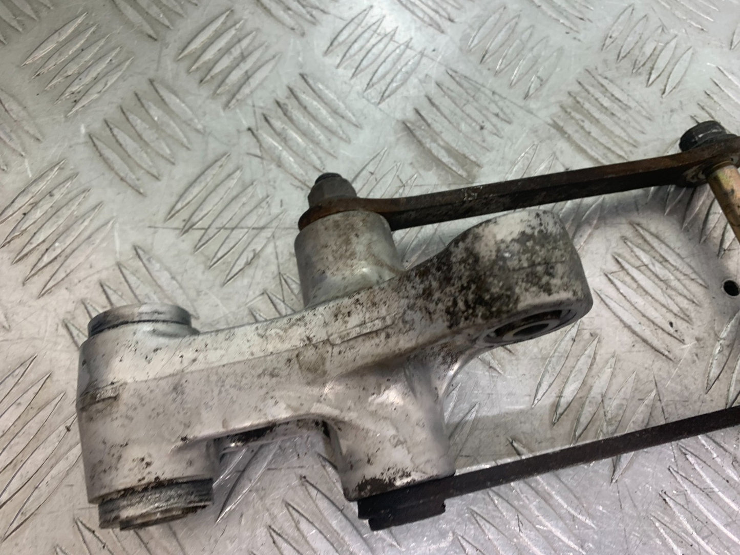 SUZUKI GSR600 GSR 600 REAR SHOCK LINKAGE  2006-2010 (CMB1177)