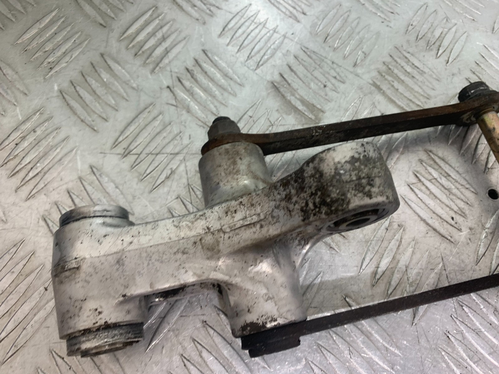 SUZUKI GSR600 GSR 600 REAR SHOCK LINKAGE  2006-2010 (CMB1177)