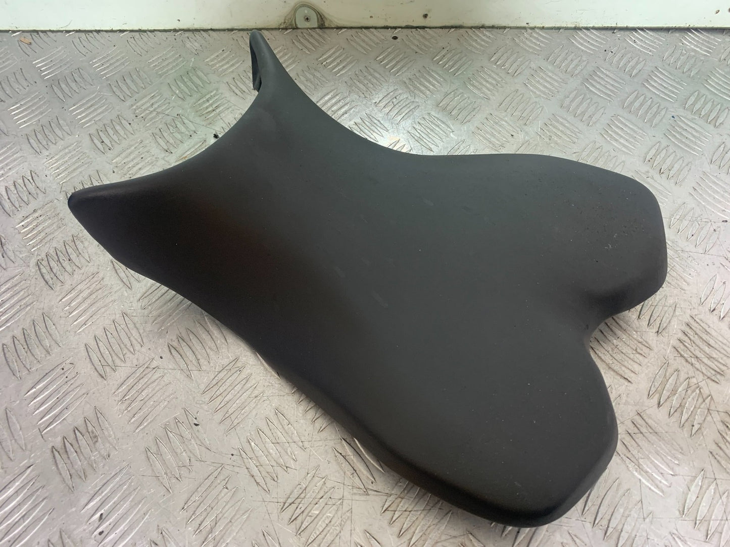 YAMAHA YZF R1 14 B BIG BANG FRONT SEAT  2009-14 (CMB1175)