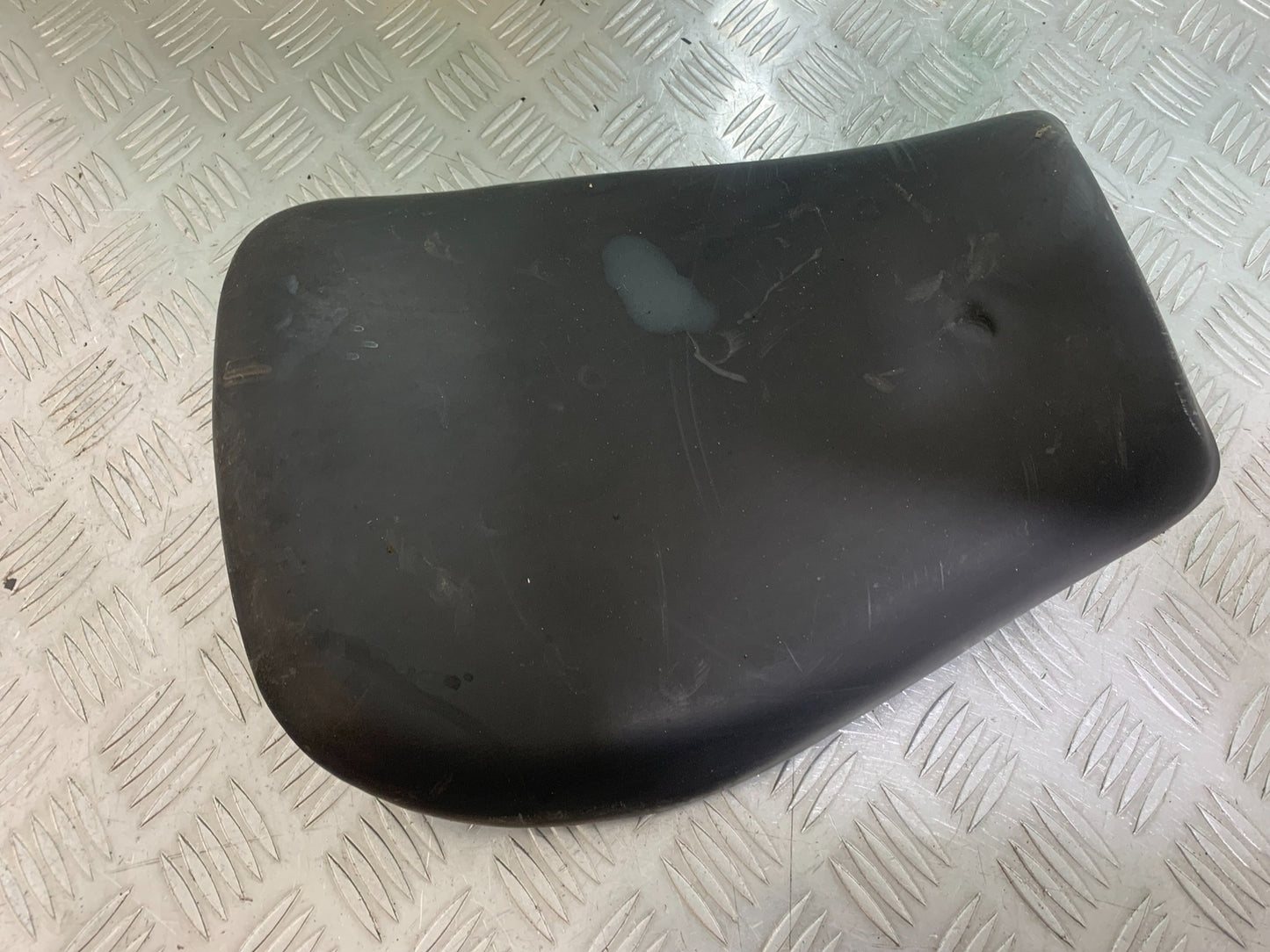 TRIUMPH T509 SPEED TRIPLE FRONT SEAT YEAR 1997-1998 (CMB1144)