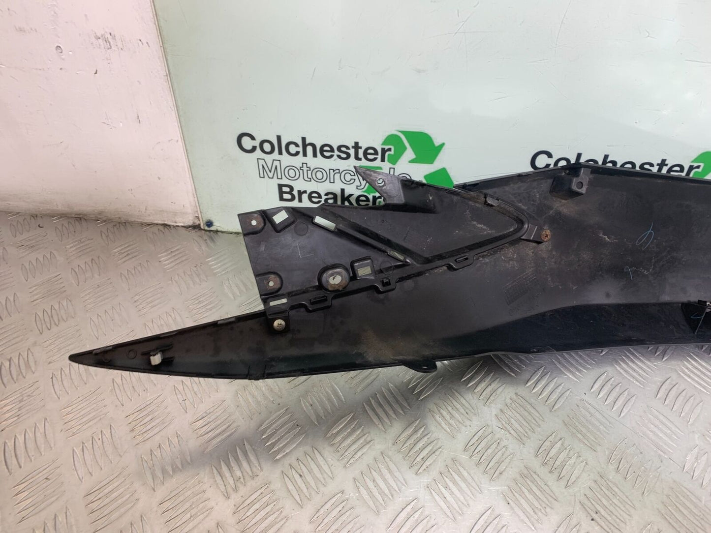 SUZUKI AN400 AN 400 BURGMAN LEFT SEAT PANEL YEAR 2017-2024 (CMB1118)