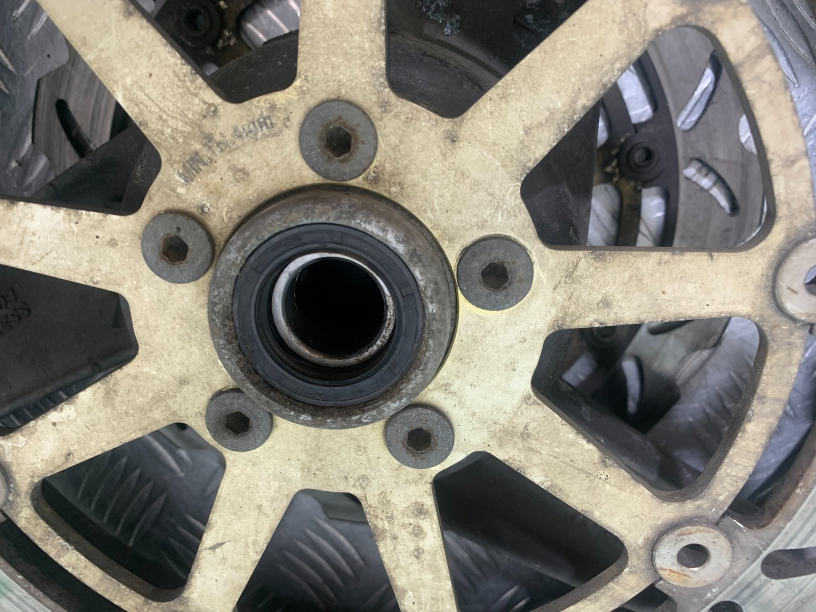 KAWASAKI ZZR1100 D FRONT WHEEL AND DISCS YEAR 1993-2001 (CMB1164)
