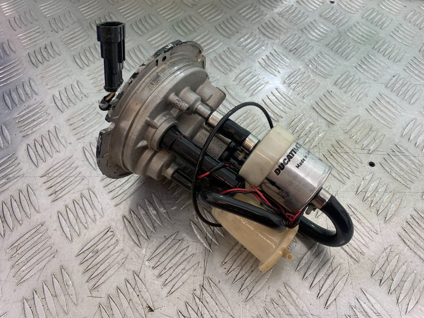 DUCATI 996 SPS 748 916 998 PETROL PUMP 1999-2000 (CMB1209)