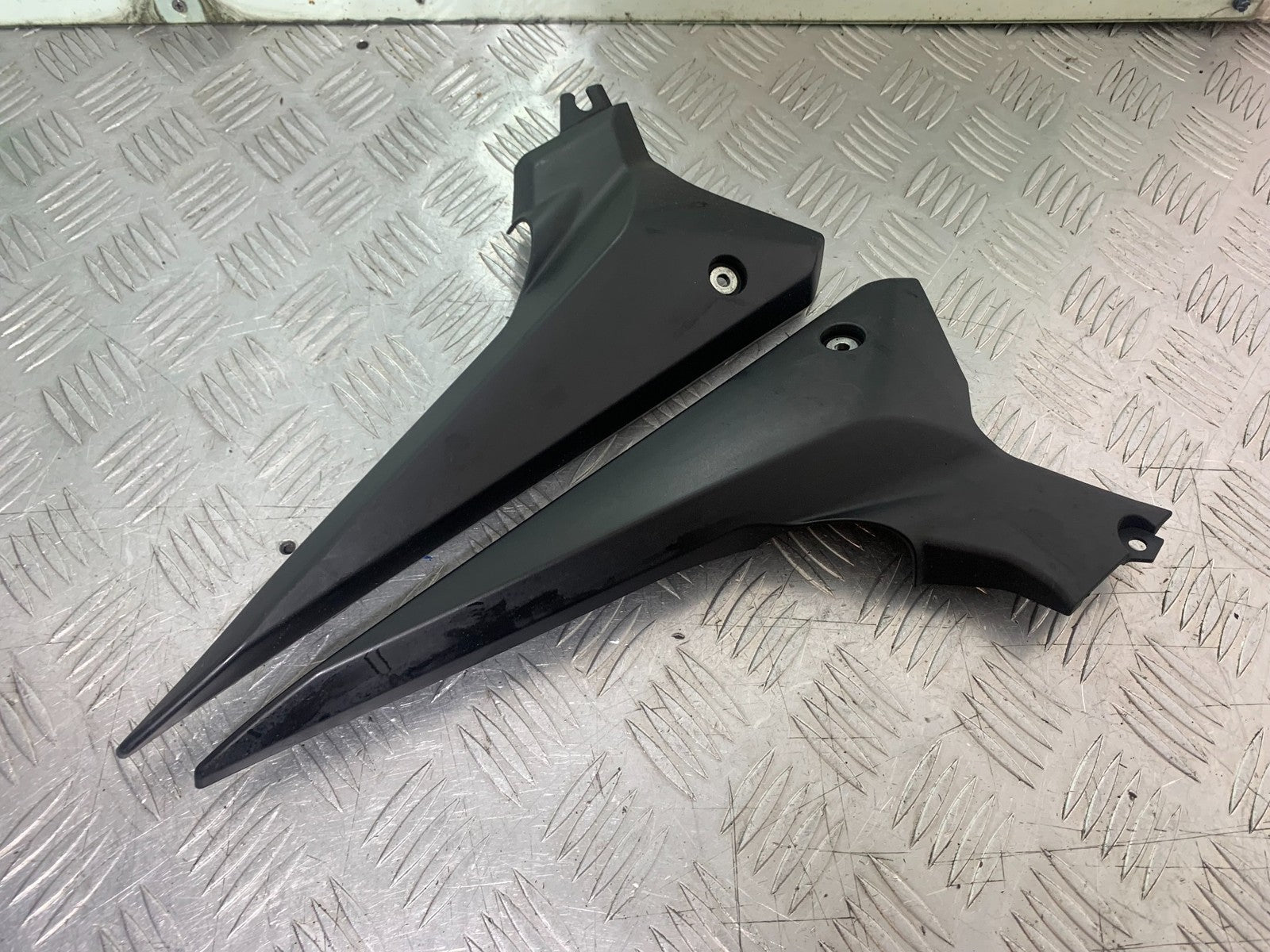 YAMAHA XJ6 XJ6-S LEFT AND RIGHT SIDE COVERS  YEAR 2009-2015  (CMB1212)