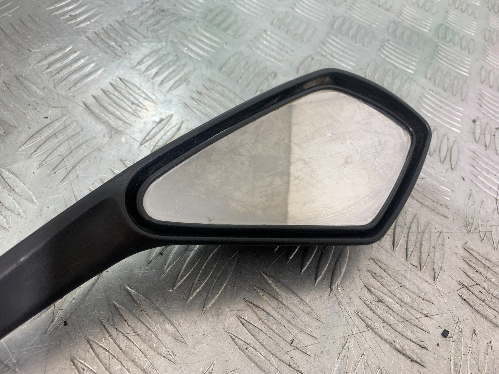 TRIUMPH 675 STREET TRIPLE RIGHT MIRROR  2013-2016 (CMB1186)