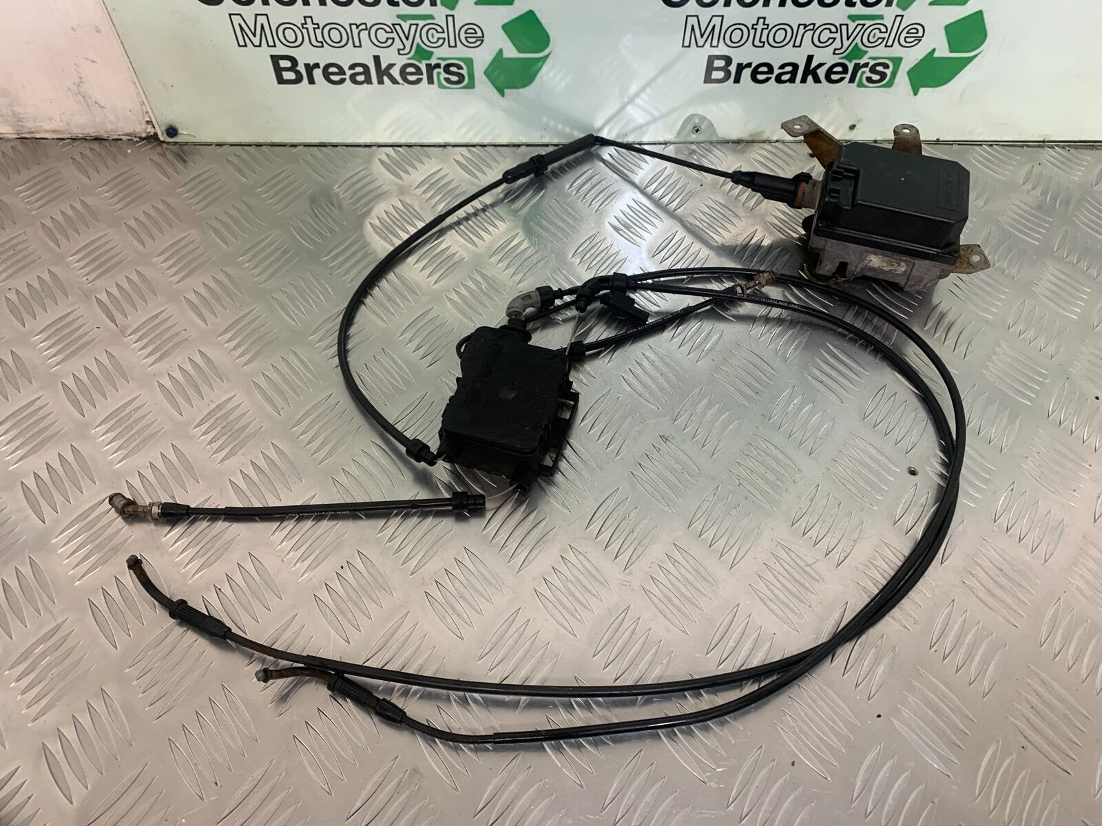 BMW R1200 RT R 1200 RT THROTTLE CABLE   YEAR 2005-2009 (STOCK 943)