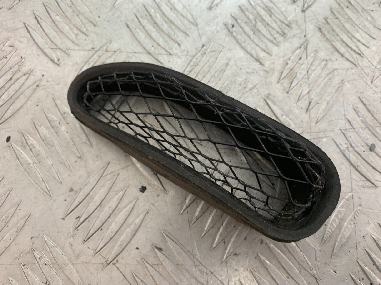 KAWASAKI ZX6R ZX6 F 1 X AIR INTAKE GRILL  YEAR 1995-1997 (CMB1169)