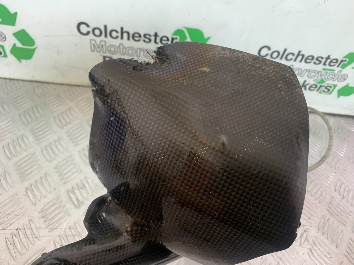 DUCATI 996 SPS 748 916 998 CARBON HUGGER (DAMAGED)  1999-2000 (CMB1209)