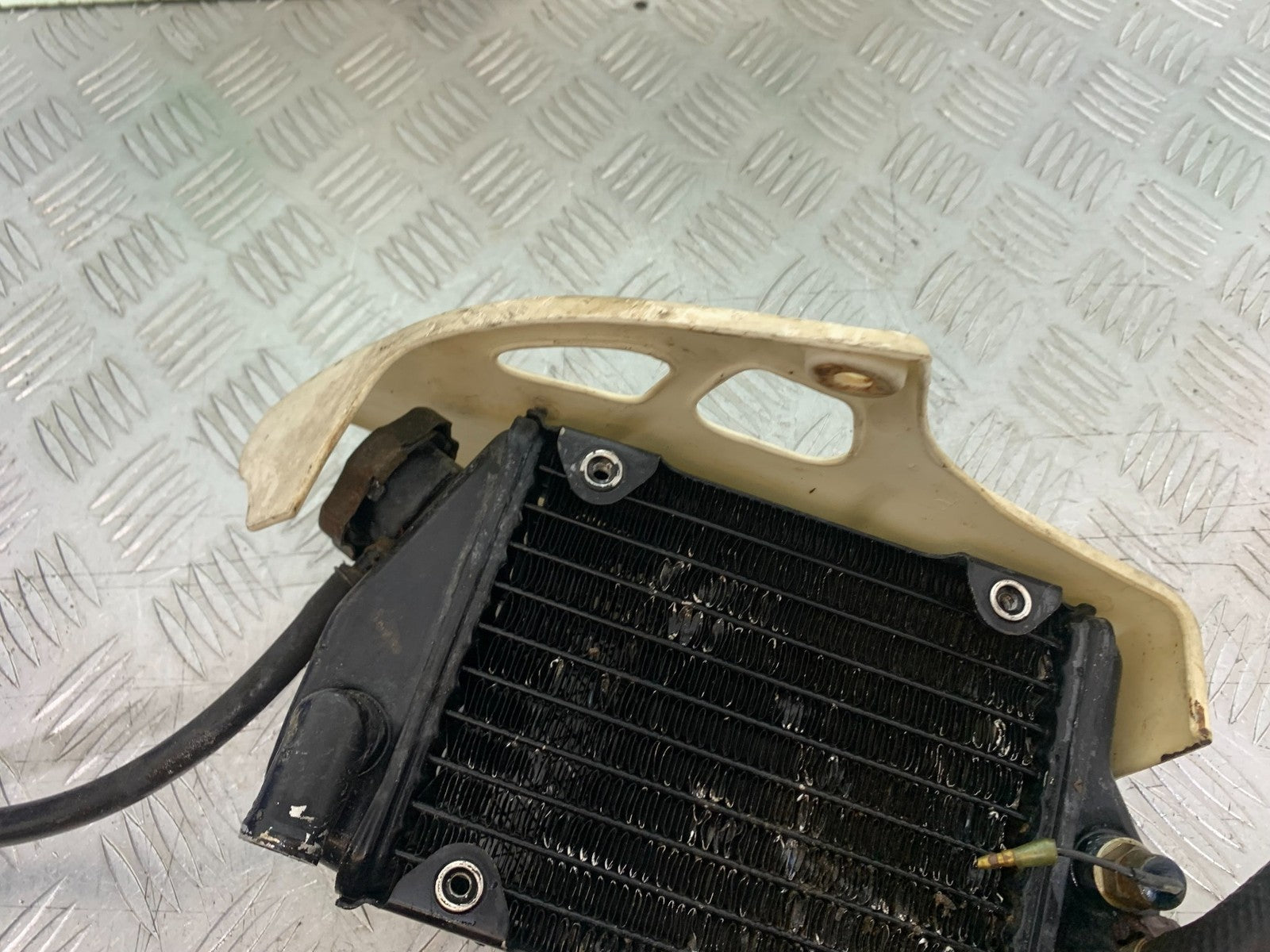 KAWASAKI KLR250 KLR 250 RIGHT RADIATOR YEAR 1984-2001 (CMB1225)