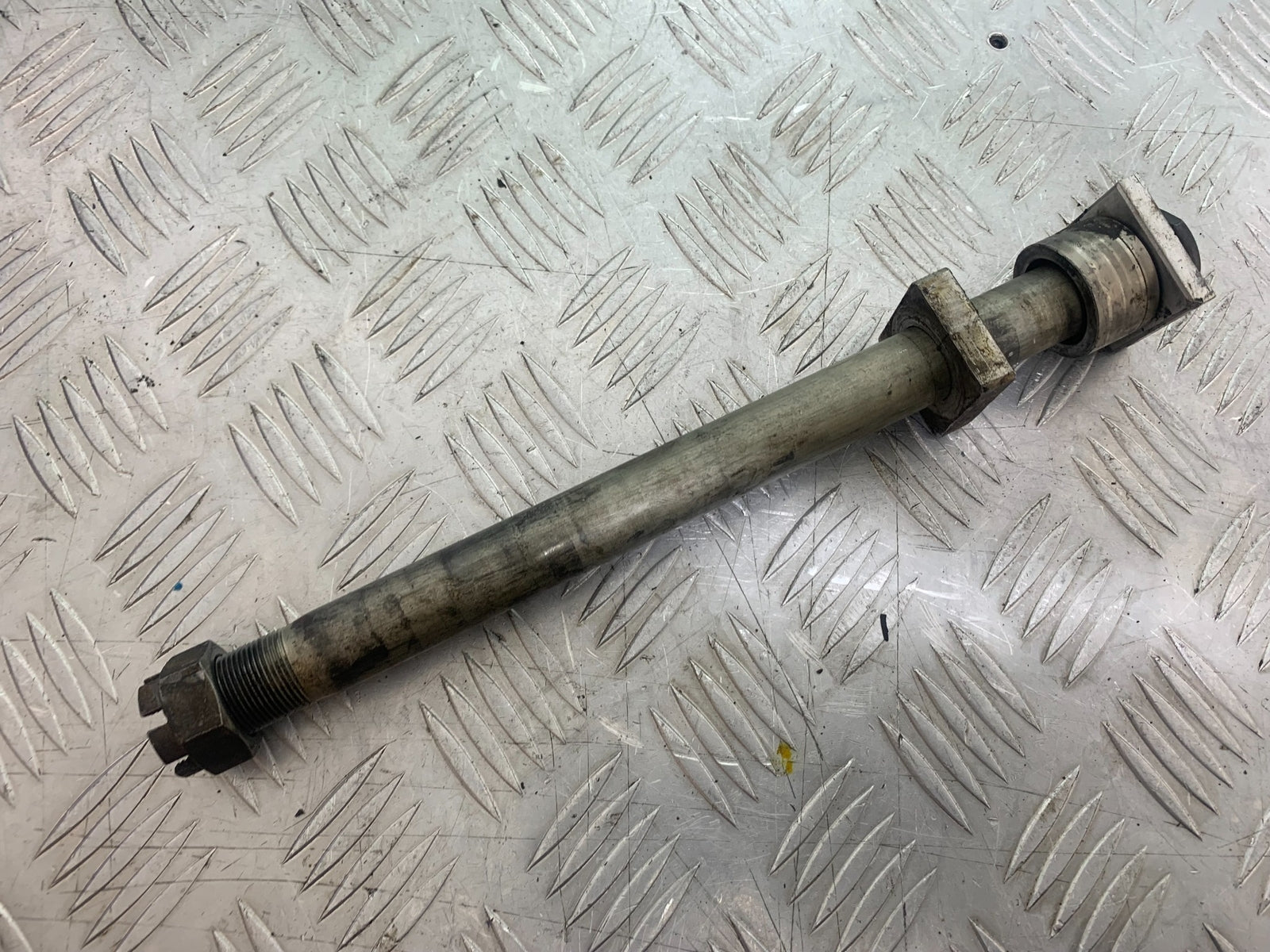 KAWASAKI ZX6R ZX6 R P7F P8F REAR WHEEL SPINDLE   YEAR 2007-08 (CMB1165)