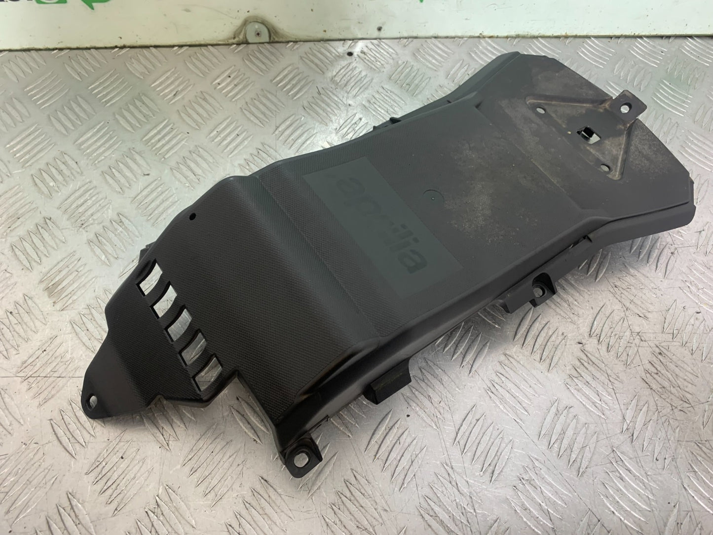 APRILIA TUONO 1000 V4R UNDERTRAY  YEAR 2011-13  (CMB1331)