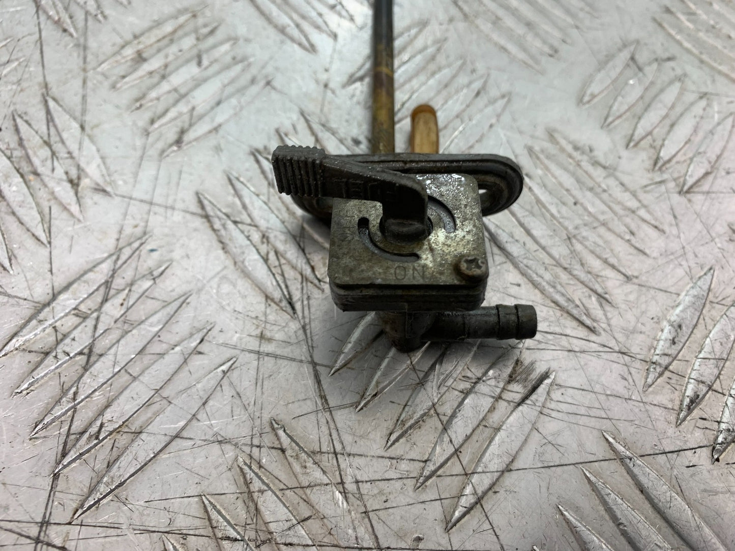 KAWASAKI KLR250 KLR 250 PETROL TAP   YEAR 1984-2001 (CMB1225)