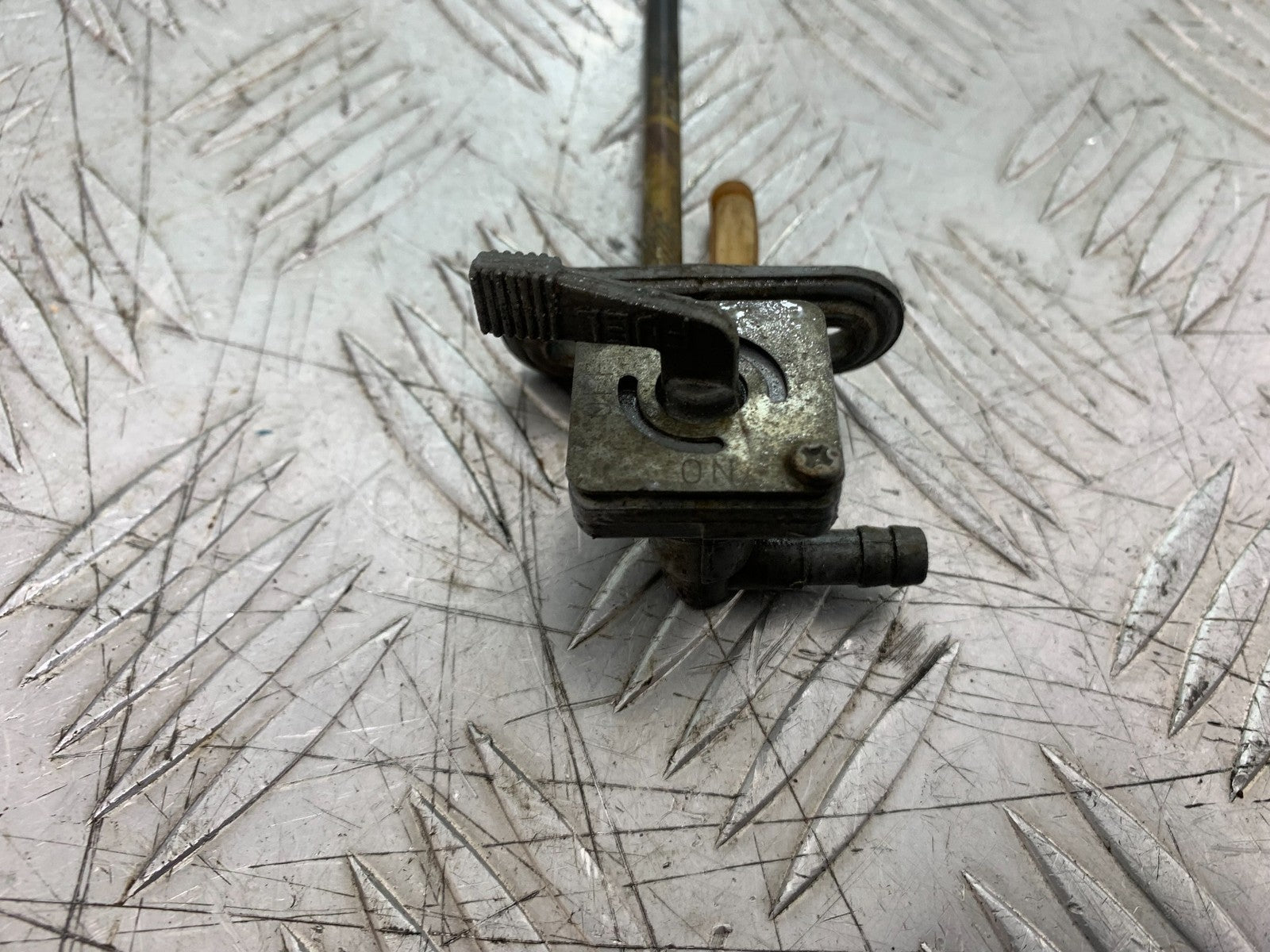 KAWASAKI KLR250 KLR 250 PETROL TAP   YEAR 1984-2001 (CMB1225)