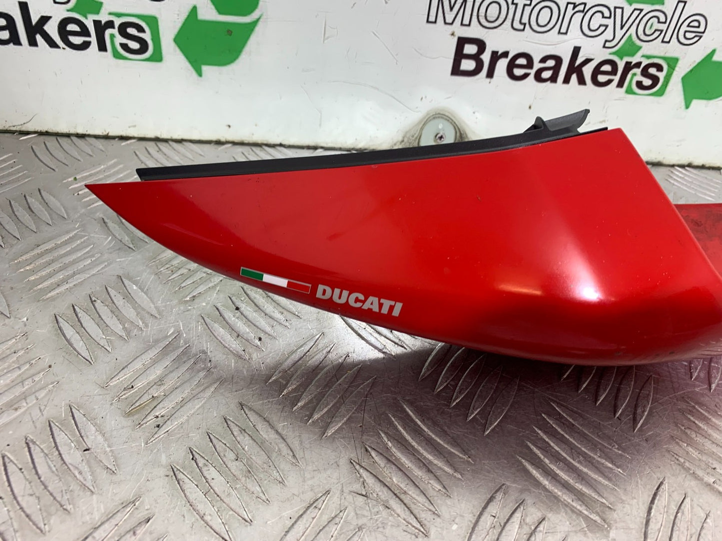 DUCATI 1299 PANIGALE RIGHT SEAT PANEL   YEAR 2016 (CMB 1187)