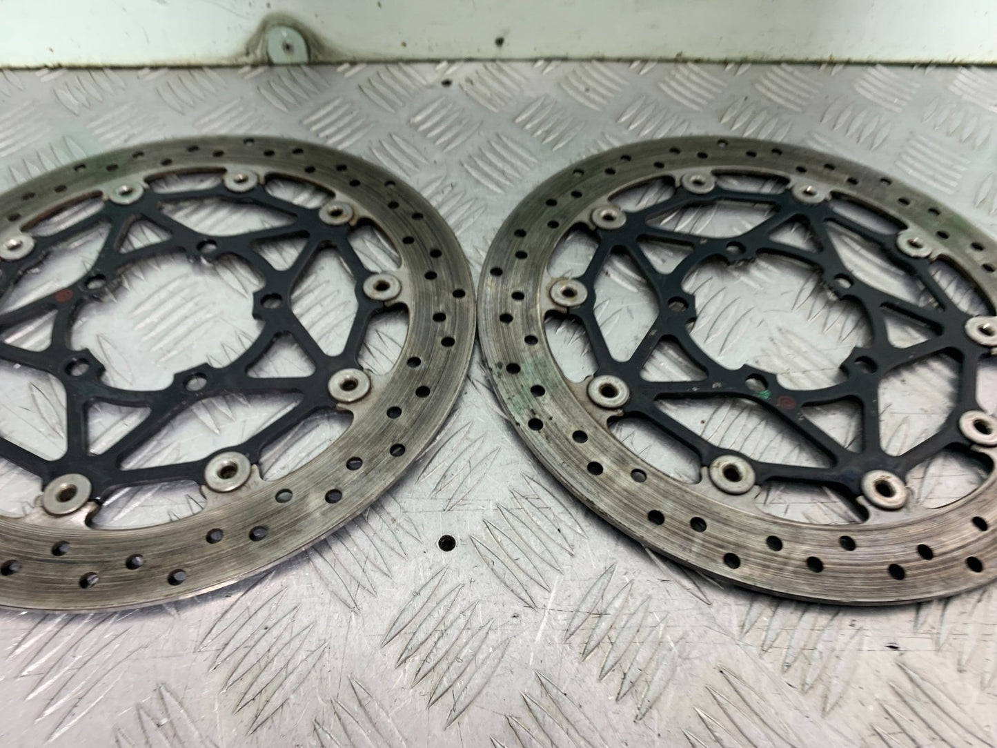 TRIUMPH 675 STREET TRIPLE RX FRONT BRAKE DISCS 2015- 2017 (CMB1299)