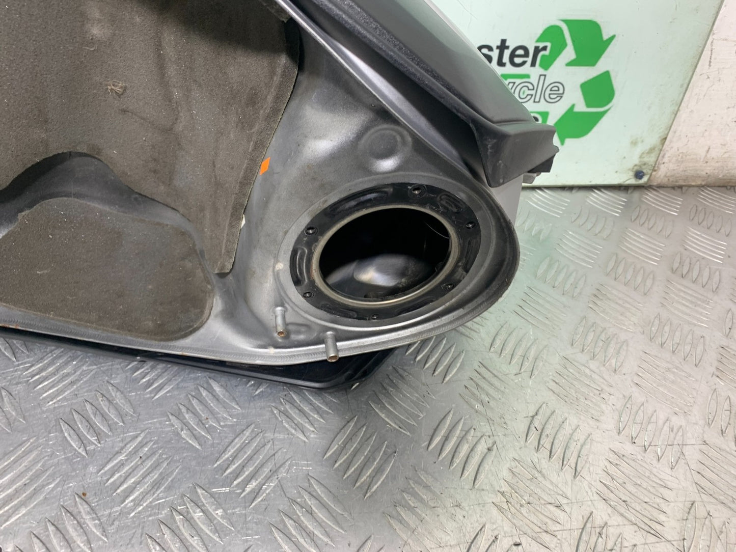 TRIUMPH 675 STREET TRIPLE RX PETROL TANK    2015- 2017 (CMB1299)