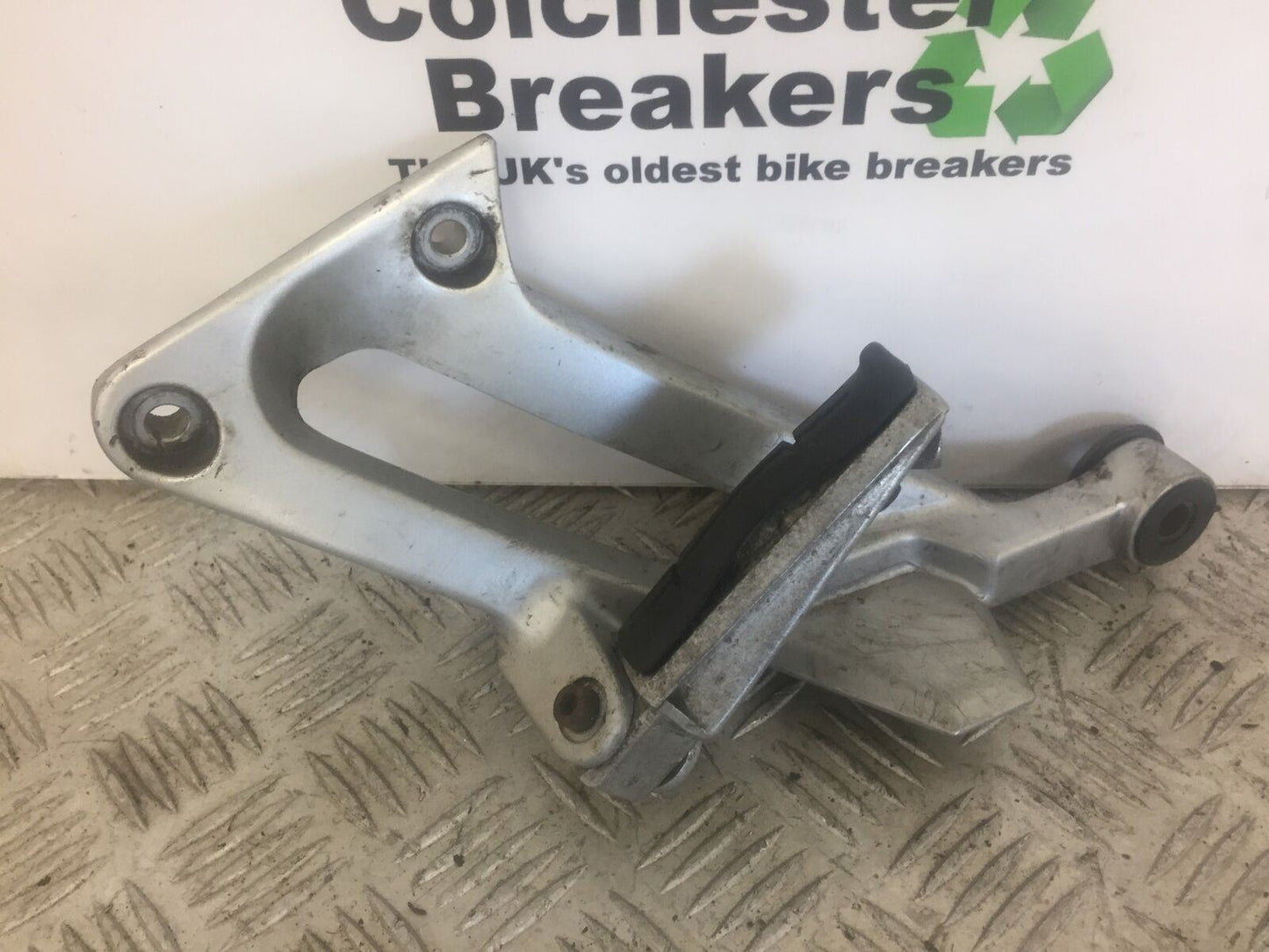 YAMAHA FJR1300 FJR 1300 LEFT REAR HANGER AND PEG  YEAR 2002