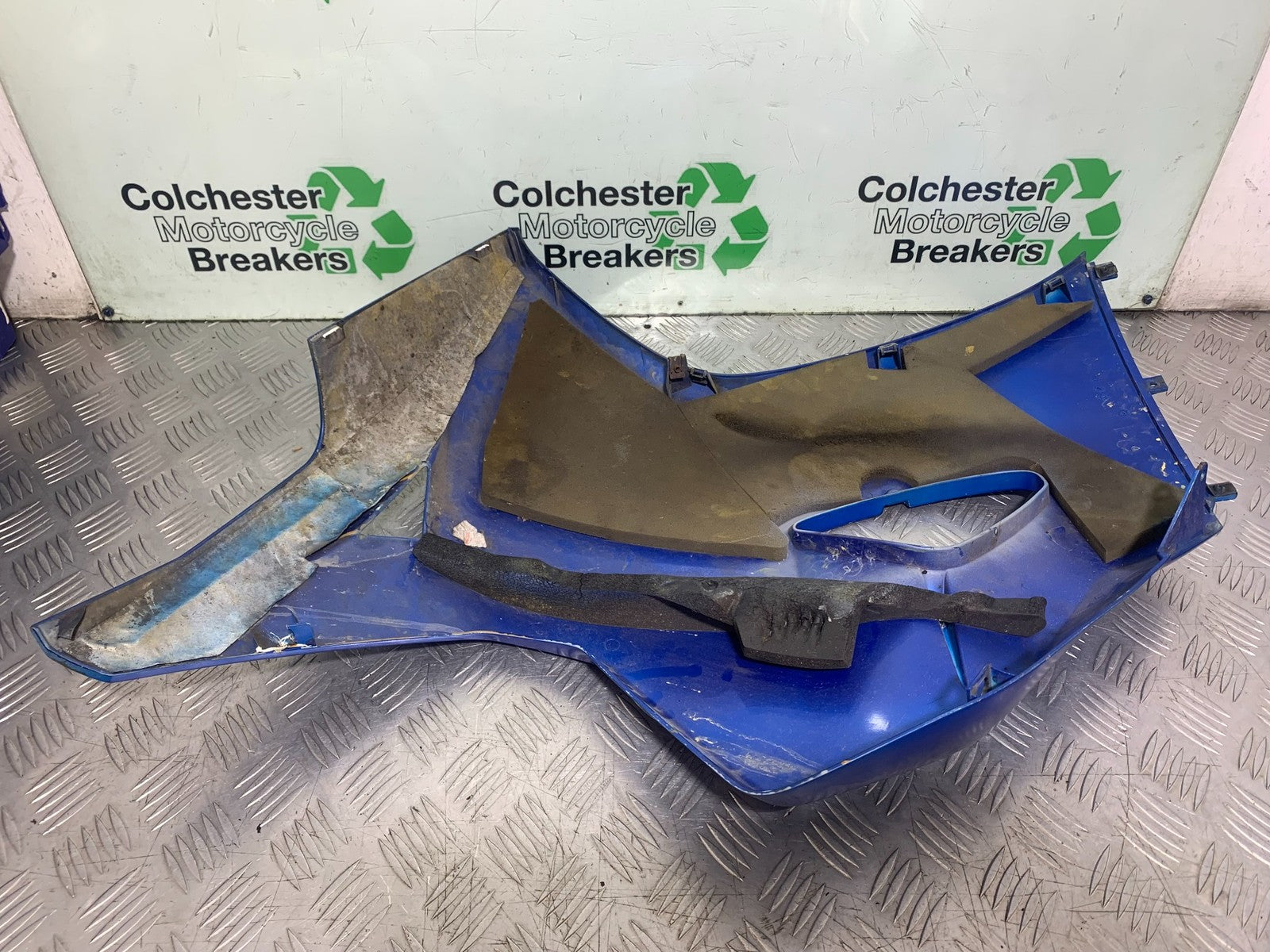 TRIUMPH 1050 SPRINT ST RIGHT FAIRING PANEL   YEAR 2004-2007 (CMB1197)