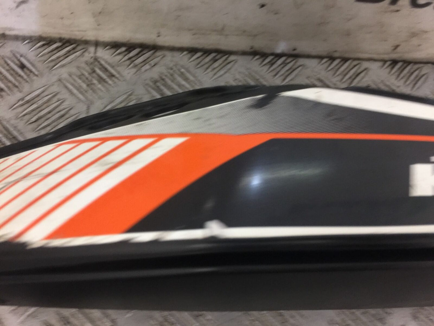 KTM DUKE 390 LEFT AND RIGHT SEAT PANELS YEAR 2013- 2016 (STOCK 490)
