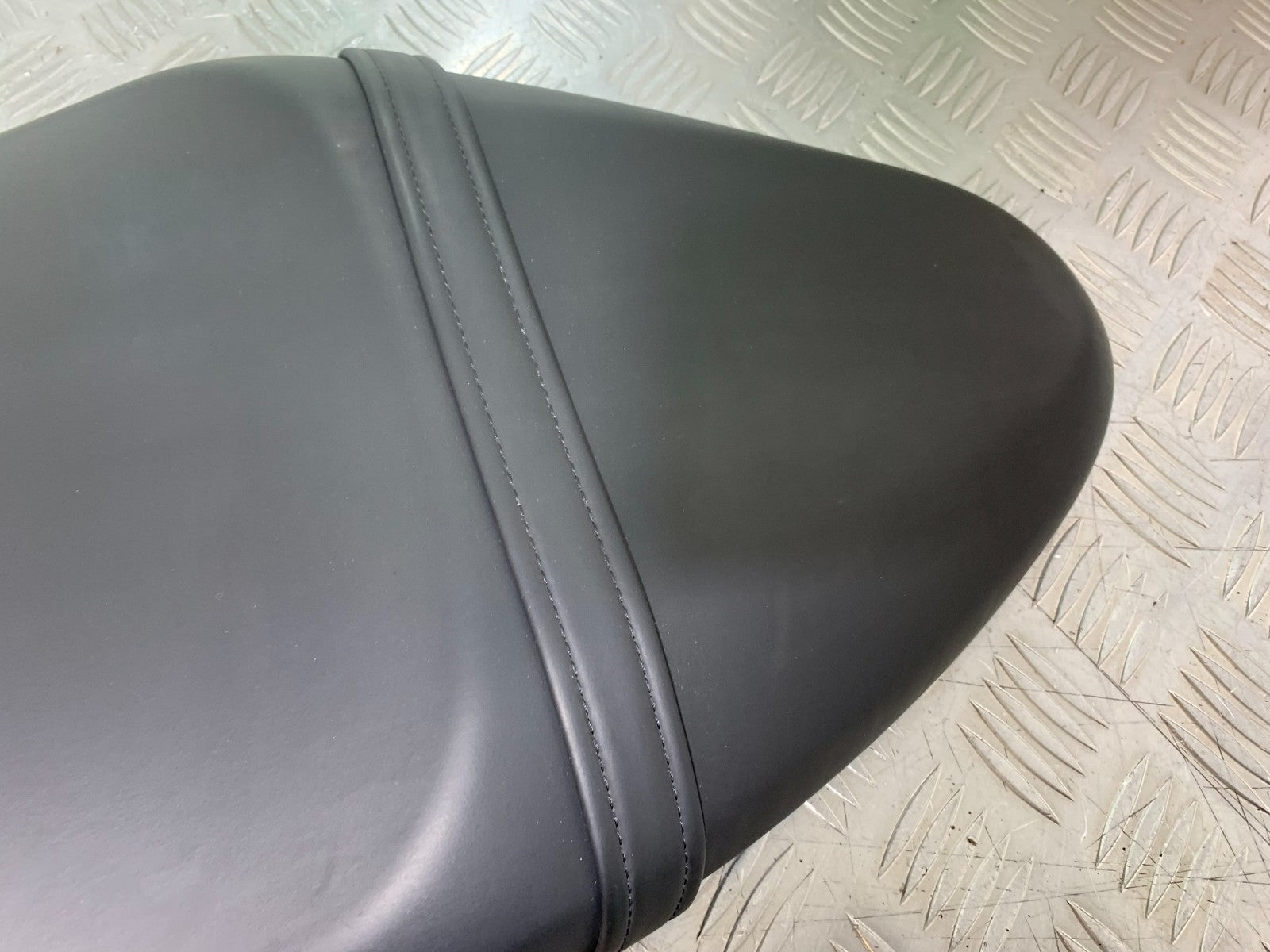 TRIUMPH TRIDENT 660 SEAT  YEAR 2021-2024 (CMB1295)