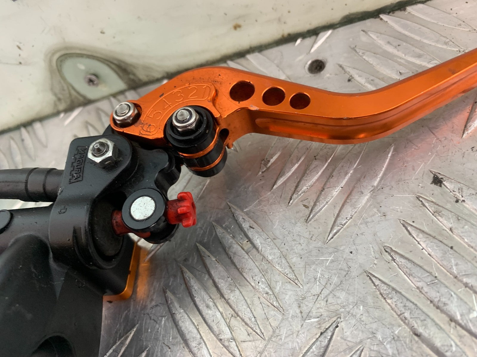 KTM 690 DUKE R LC4 CLUTCH MASTER CYLINDER YEAR 2012-2015  (CMB1180)