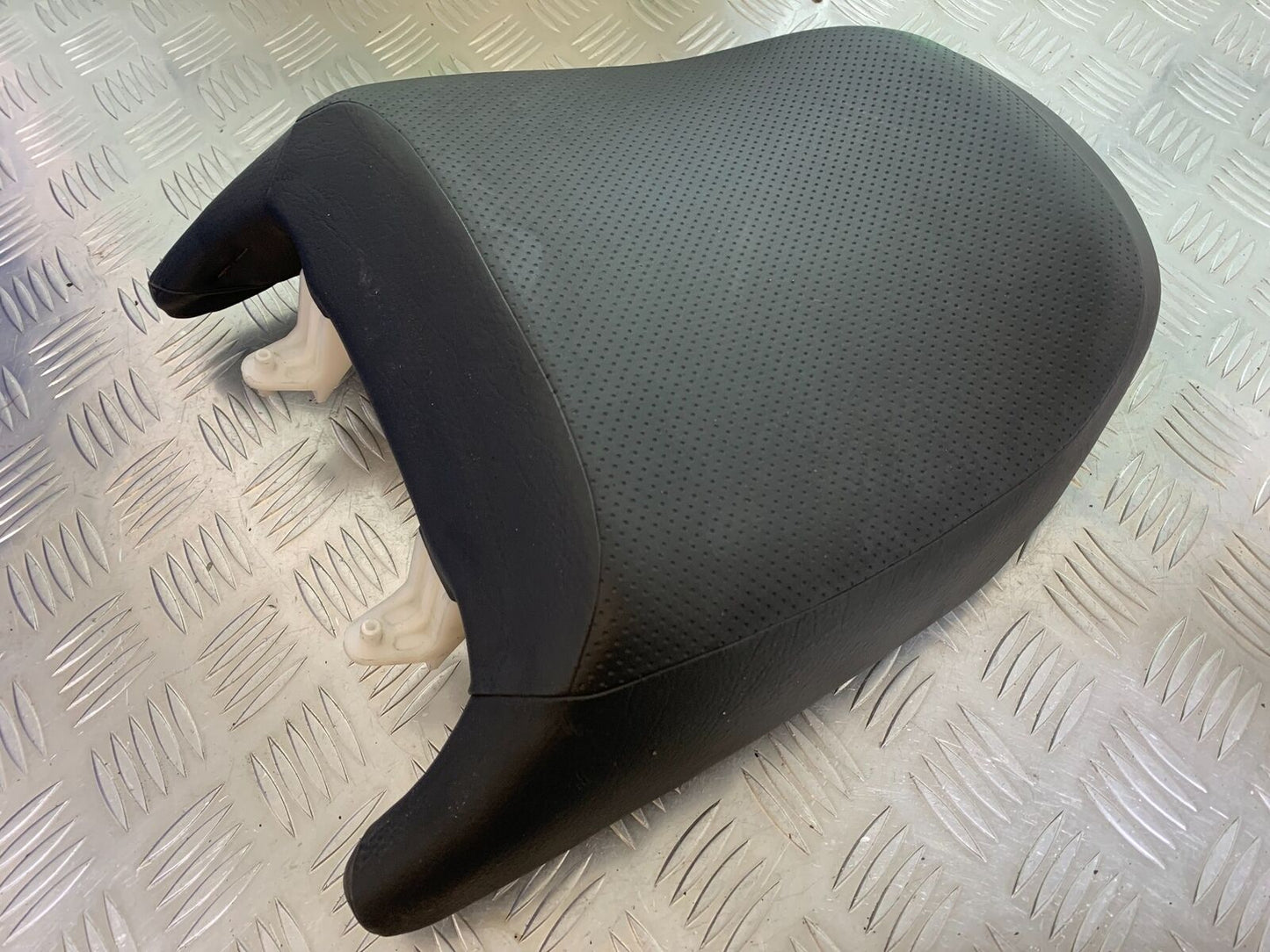 YAMAHA FJR1300 FJR 1300 REAR  SEAT  YEAR 2001-05 (CMB1005)