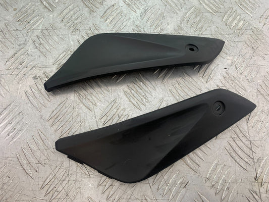 HONDA CBR1000 rr FIREBLADE LEFT AND RIGHT TANK INFILL PANELS YEAR 2006 (CMB1220)
