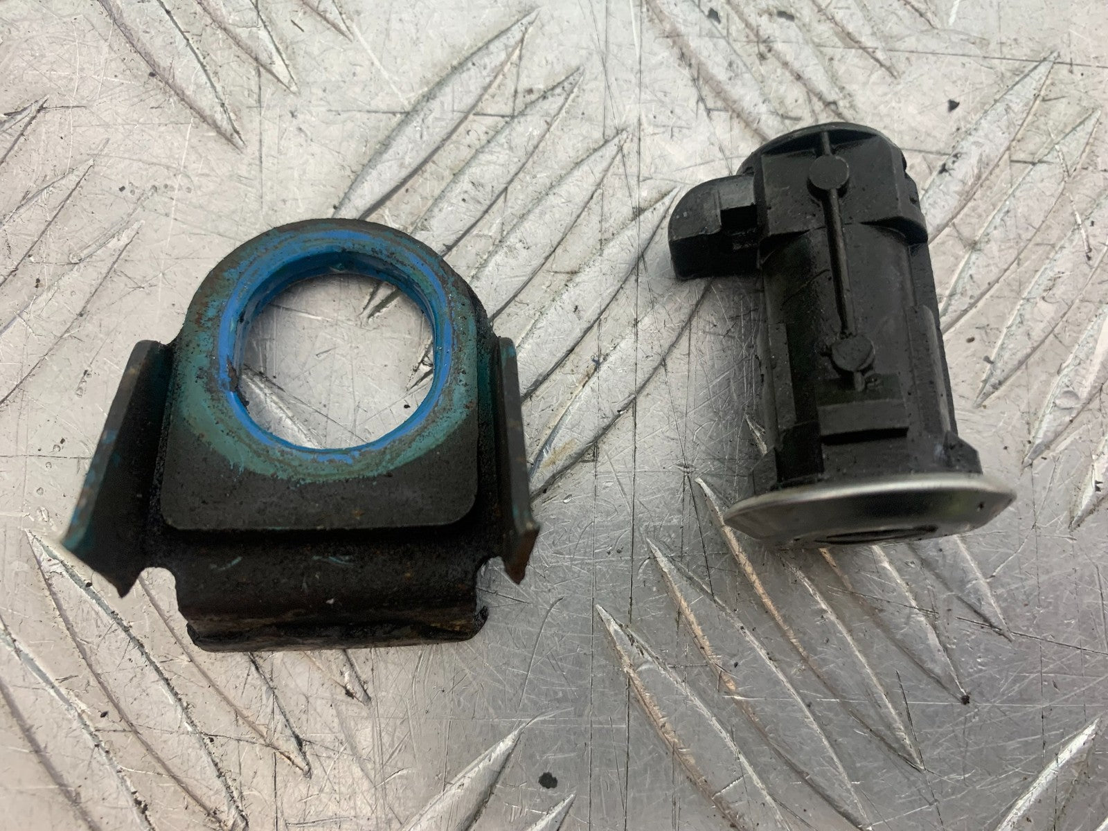 SUZUKI GP100 GP 100 LOCK AND BRACKET YEAR 1978-1988 (CMB1259)