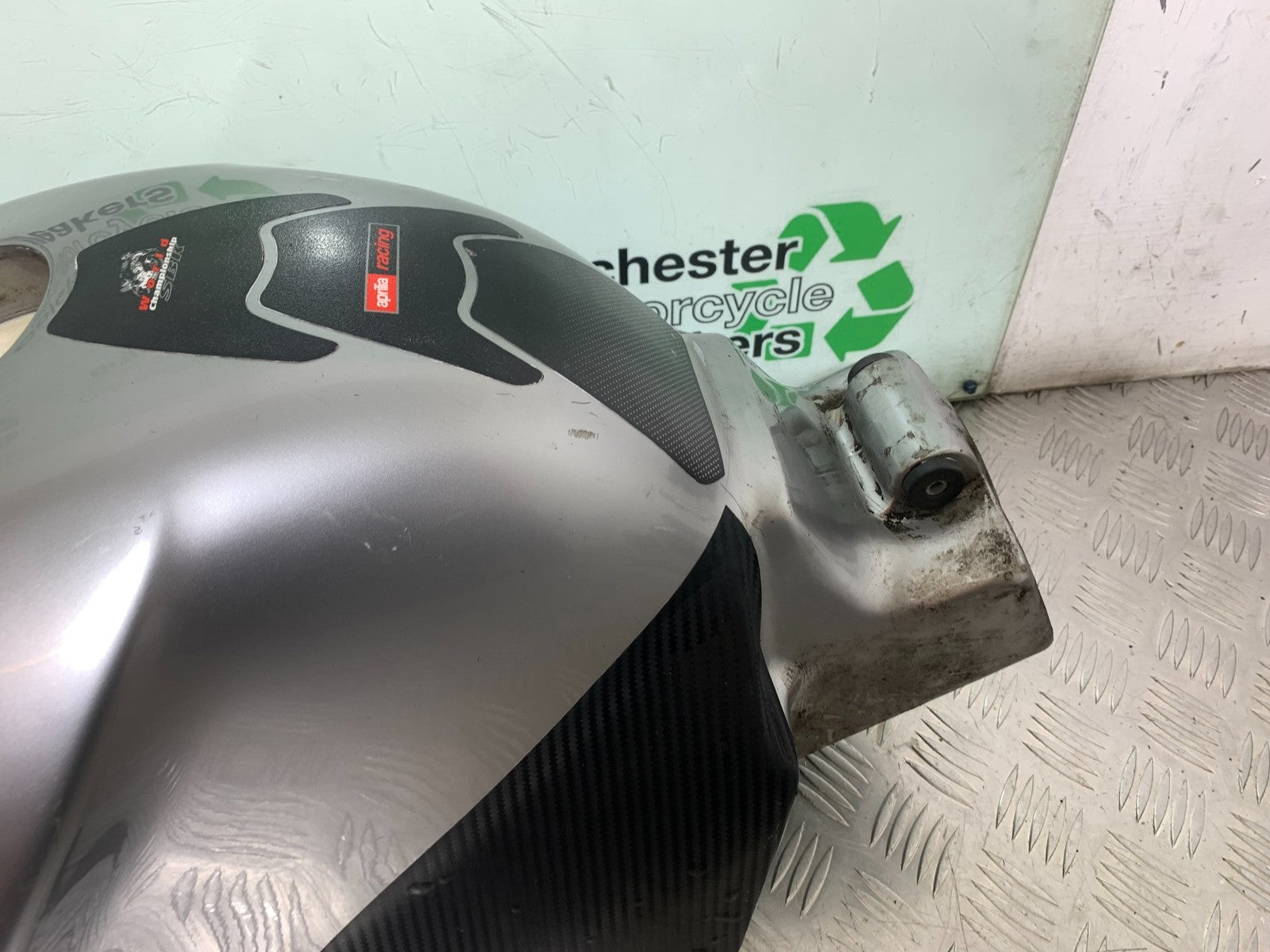 APRILIA RSV1000 RSV 1000 MILLE PETROL TANK   1998- 2003 (CMB1184)