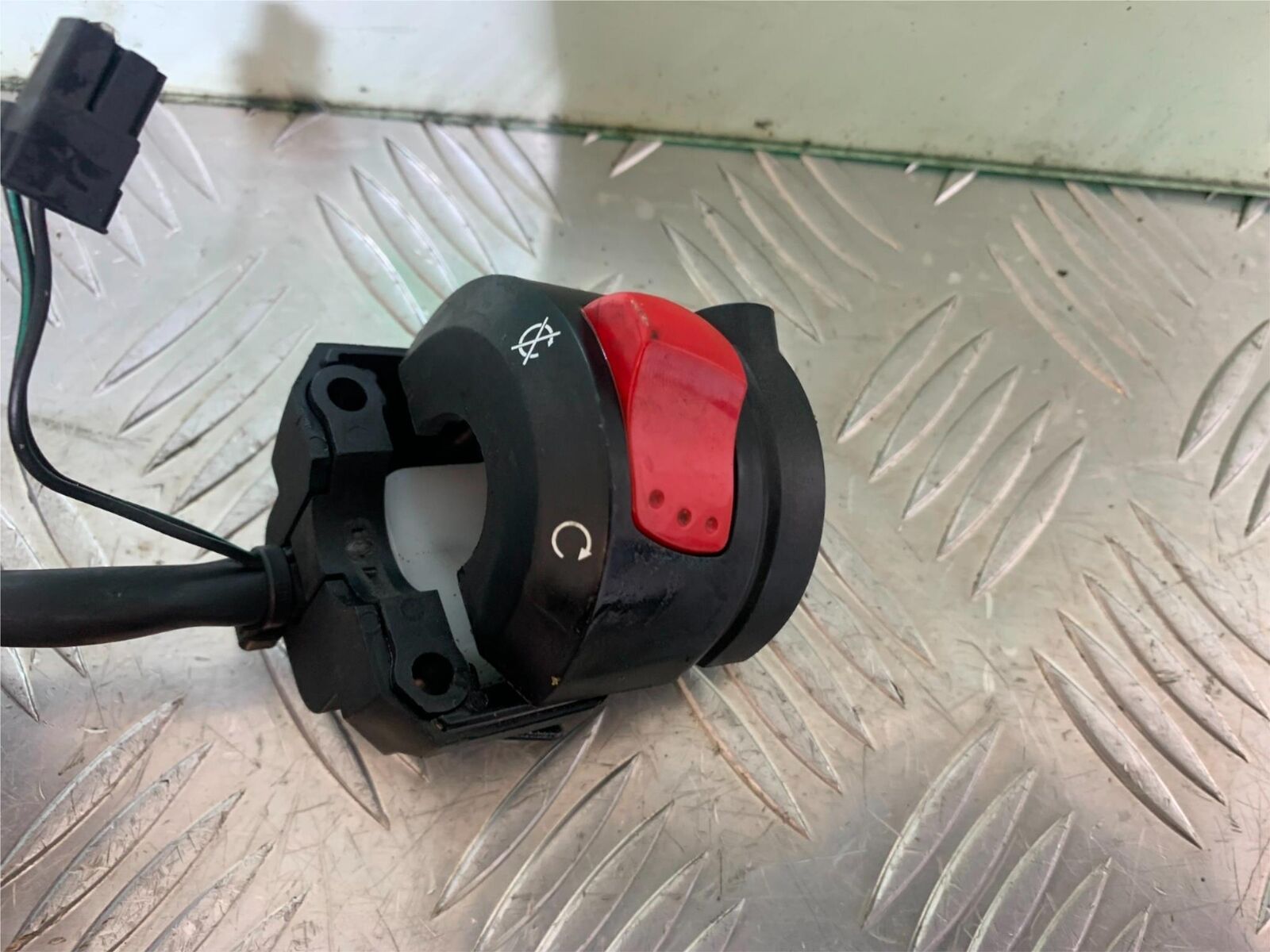 SUZUKI SV650 X SV 650 X RIGHT SWITCH GEAR  YEAR 2018-2022  (CMB1081)