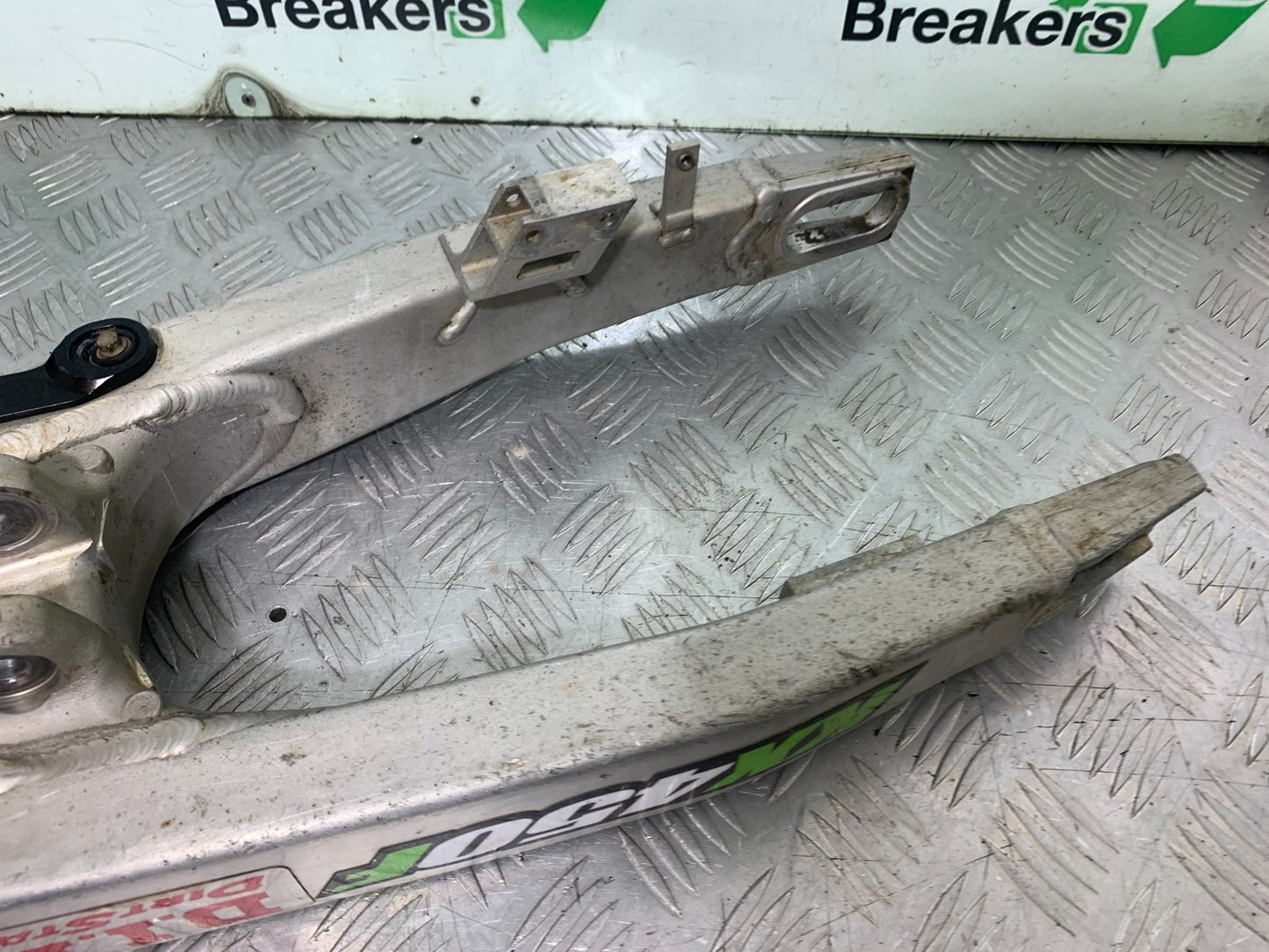 KAWASAKI KXF450 KXF 450 SWINGARM   YEAR 2013 CMB1217)