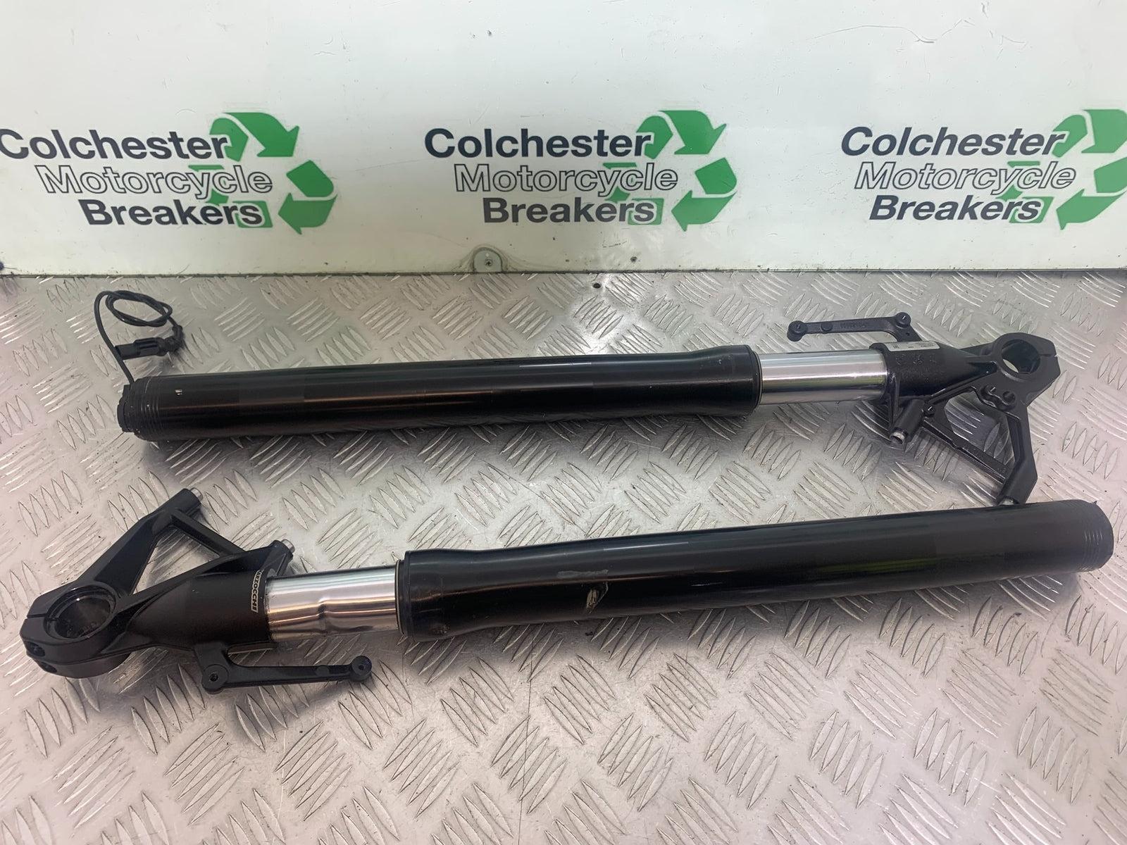 BMW M1000 R FORKS (BENT-DAMAGED)  YEAR 2023-2024 (CMB1140)