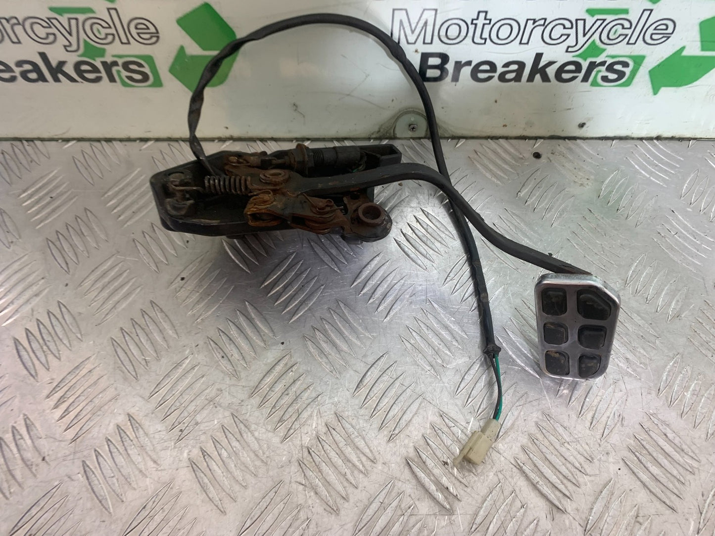 SINNIS HOODLUM 125 RIGHT HANGER AND BRAKE PEDAL   YEAR 2021-2025 (CMB1196)