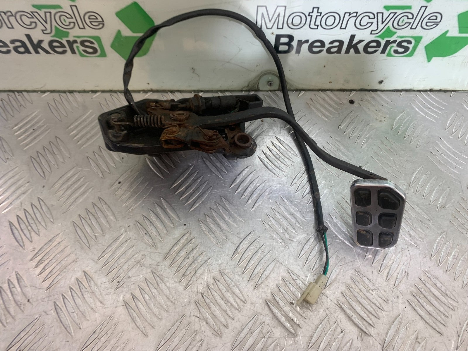 SINNIS HOODLUM 125 RIGHT HANGER AND BRAKE PEDAL   YEAR 2021-2025 (CMB1196)