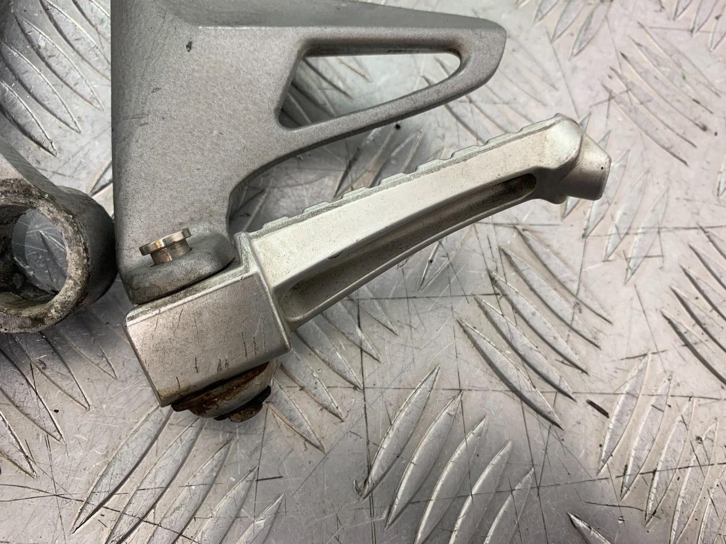 TRIUMPH 955i SPRINT ST REAR HANGERS AND PEGS   YEAR 1999-04 (CMB1230)