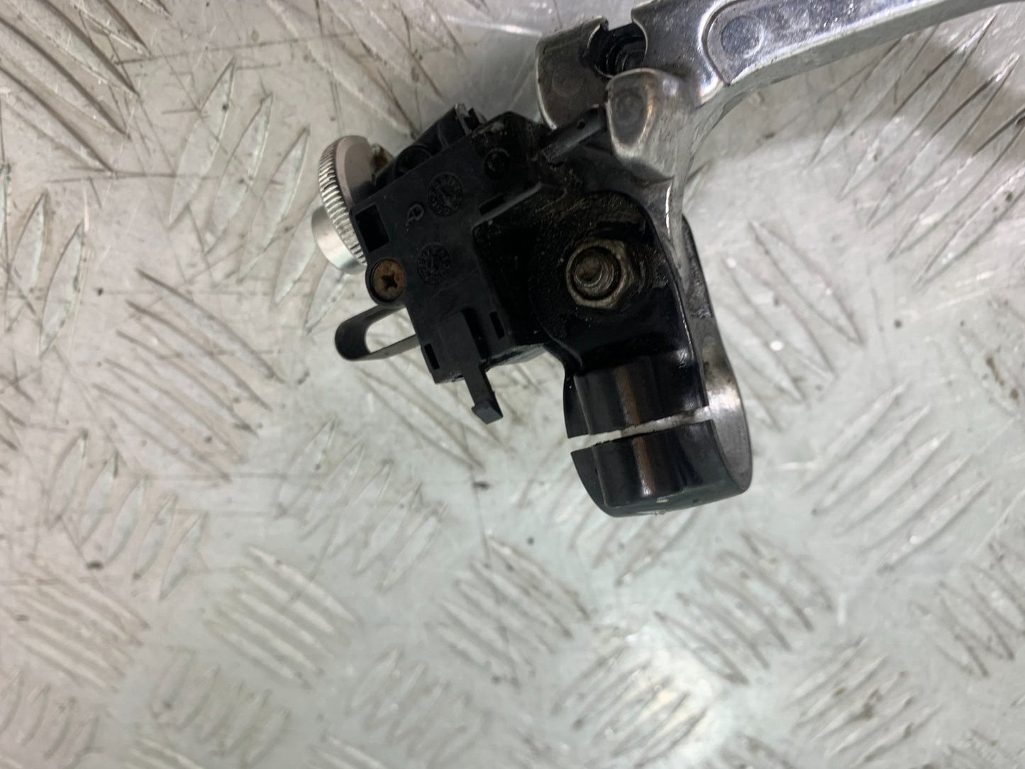 YAMAHA FZS1000 FAZER CLUTCH LEVER AND BRACKET  YEAR 2001-05 (CMB1275)