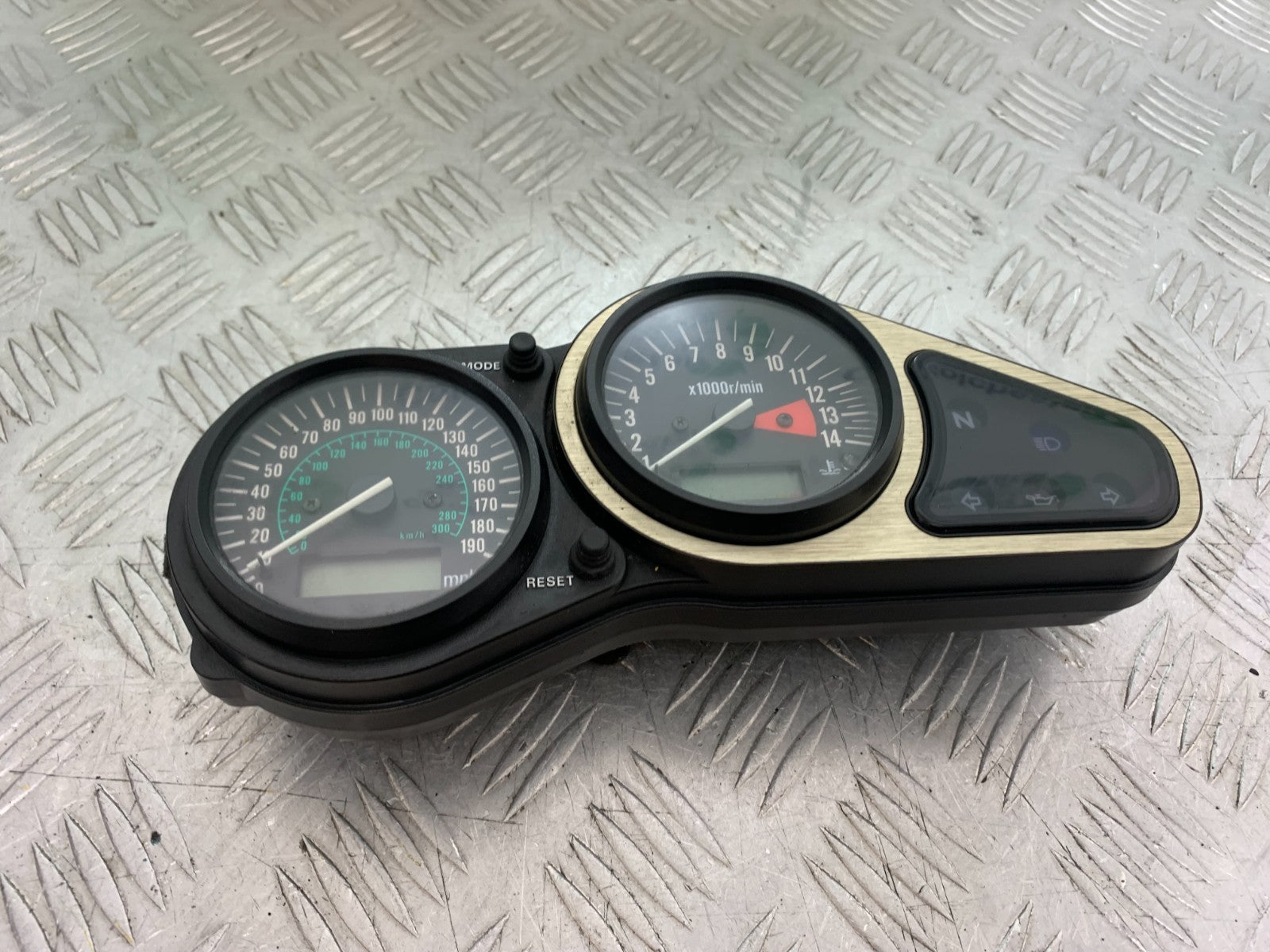 KAWASAKI ZX9R ZX9 R CLOCKS SPEEDO DASH  YEAR 1998-1999 (CMB1329)
