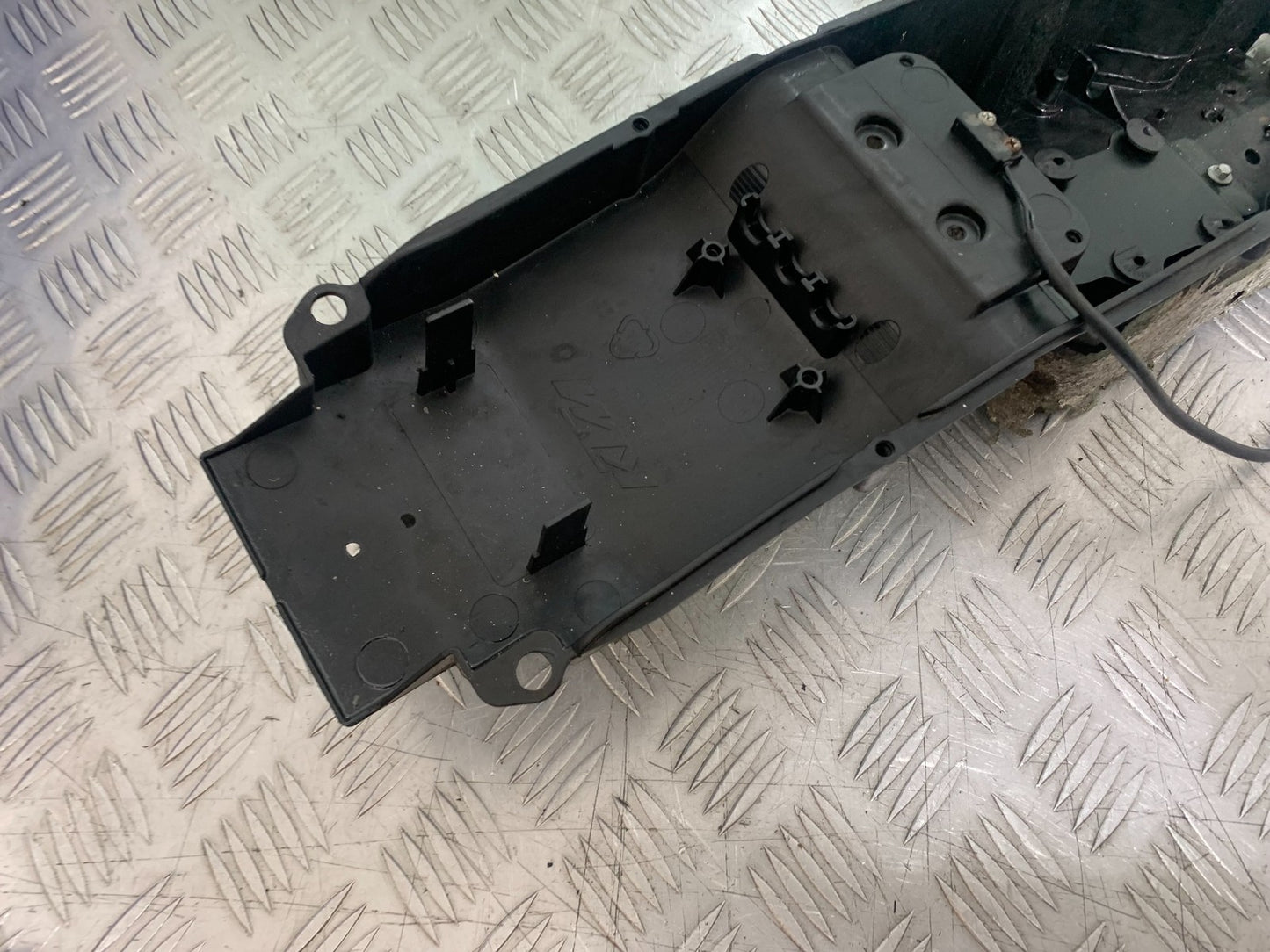 KTM 990 SUPER DUKE UNDERTRAY YEAR 2007-2011  (CMB1207)